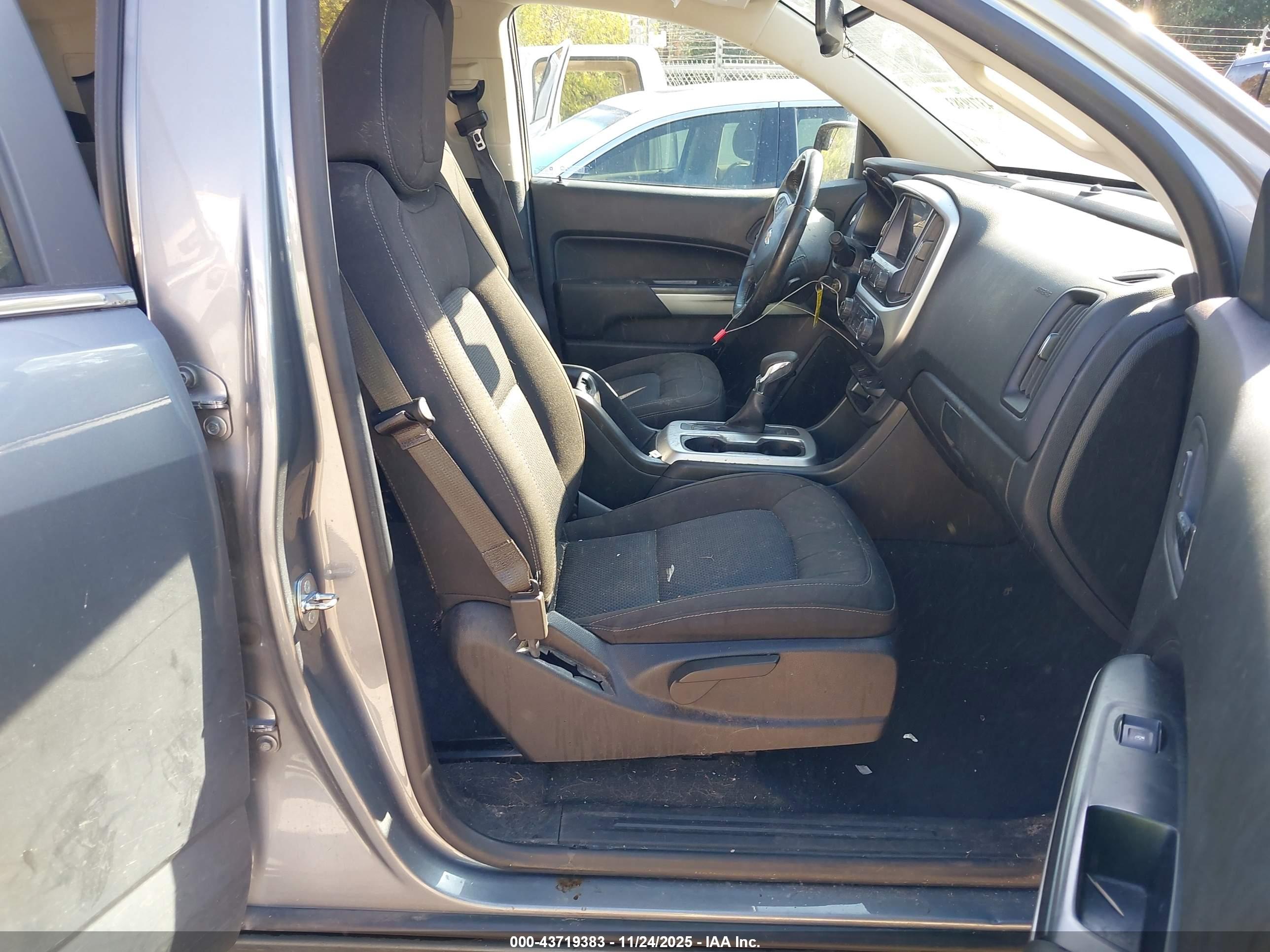 CHEVROLET COLORADO image 5