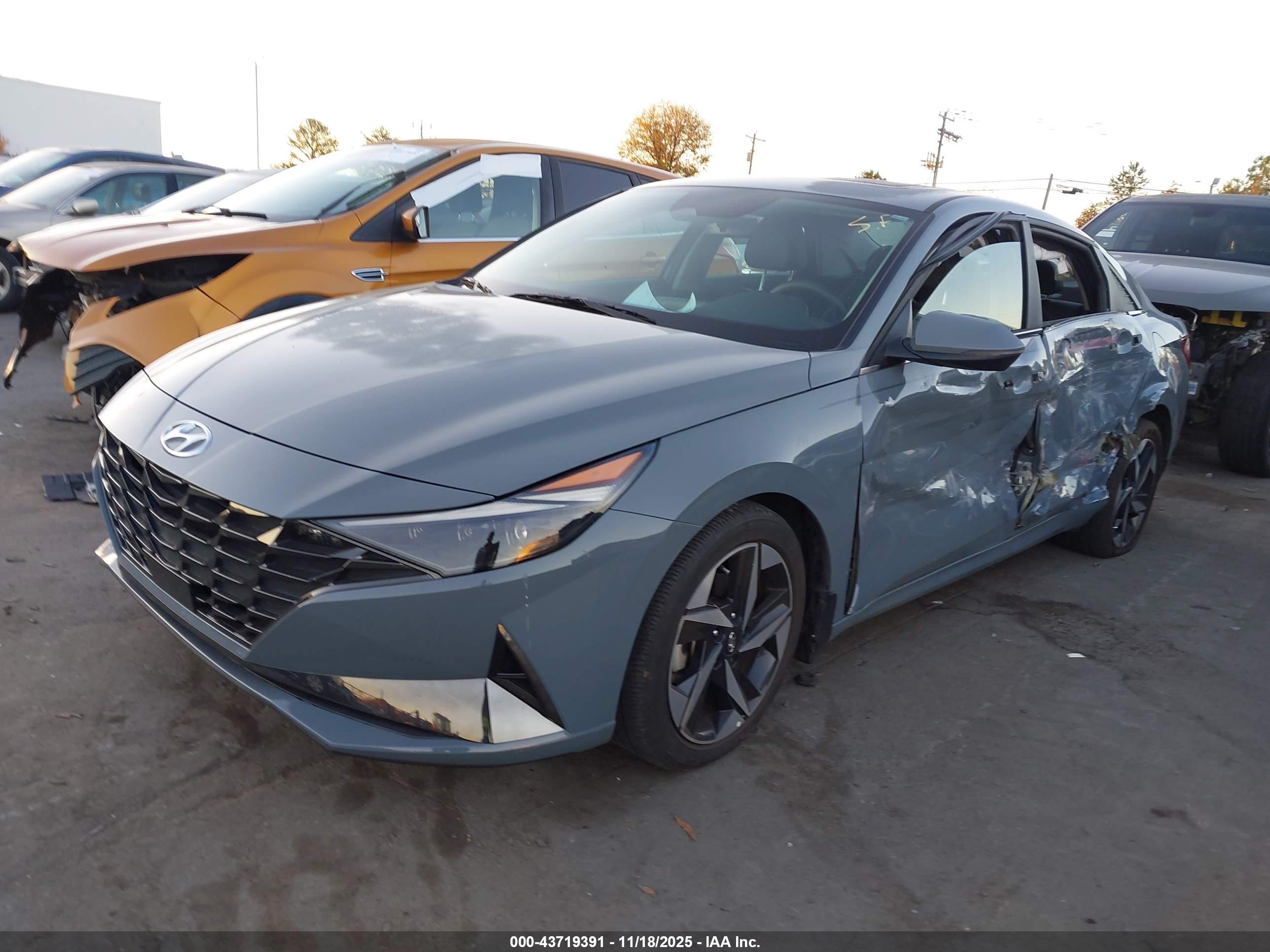 HYUNDAI ELANTRA image 2
