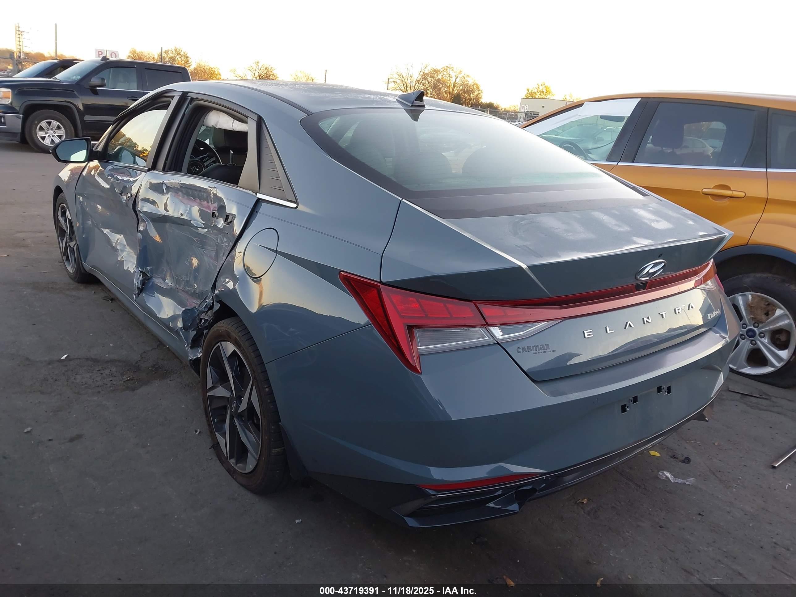 HYUNDAI ELANTRA image 3