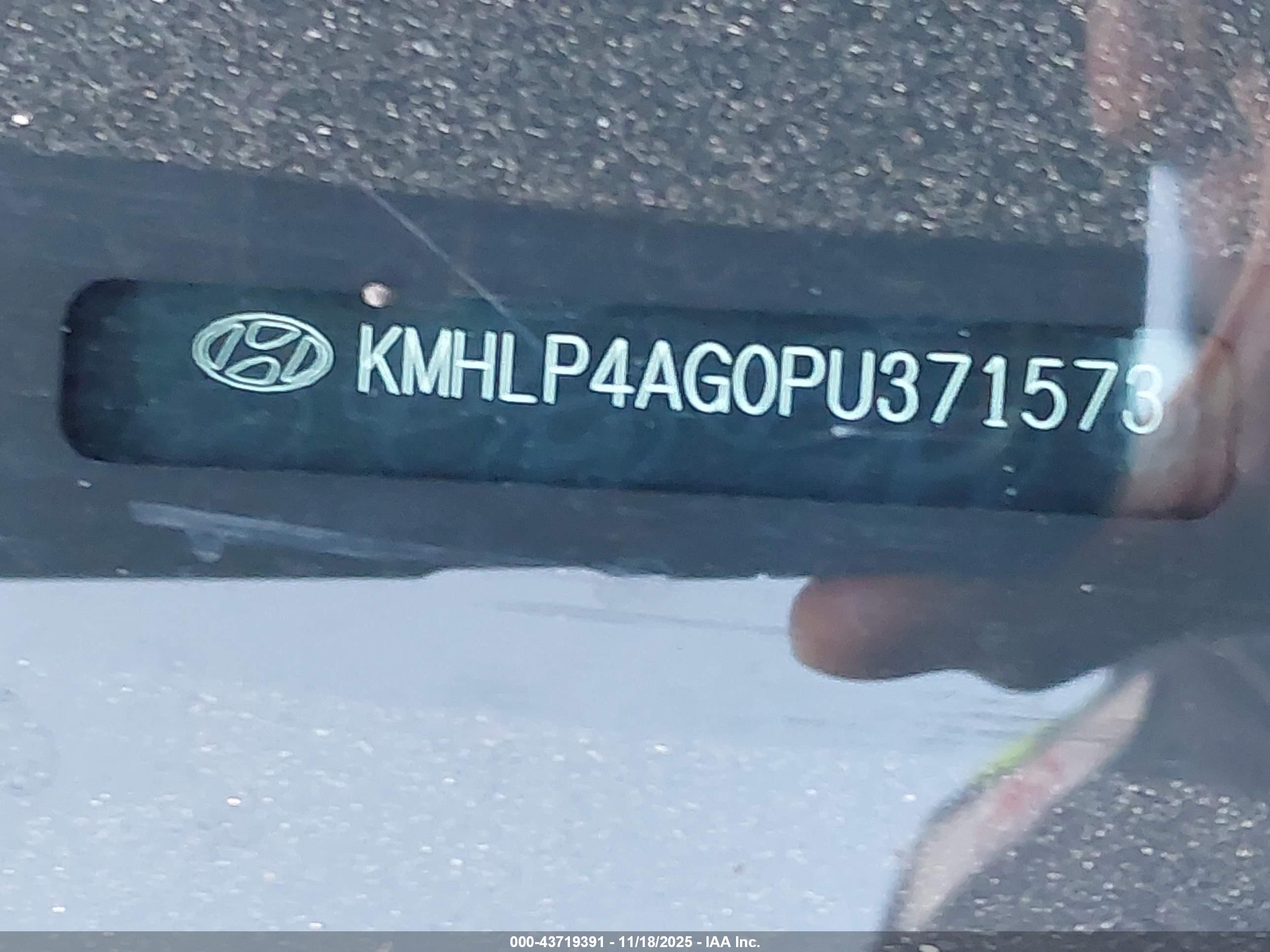 HYUNDAI ELANTRA image 9