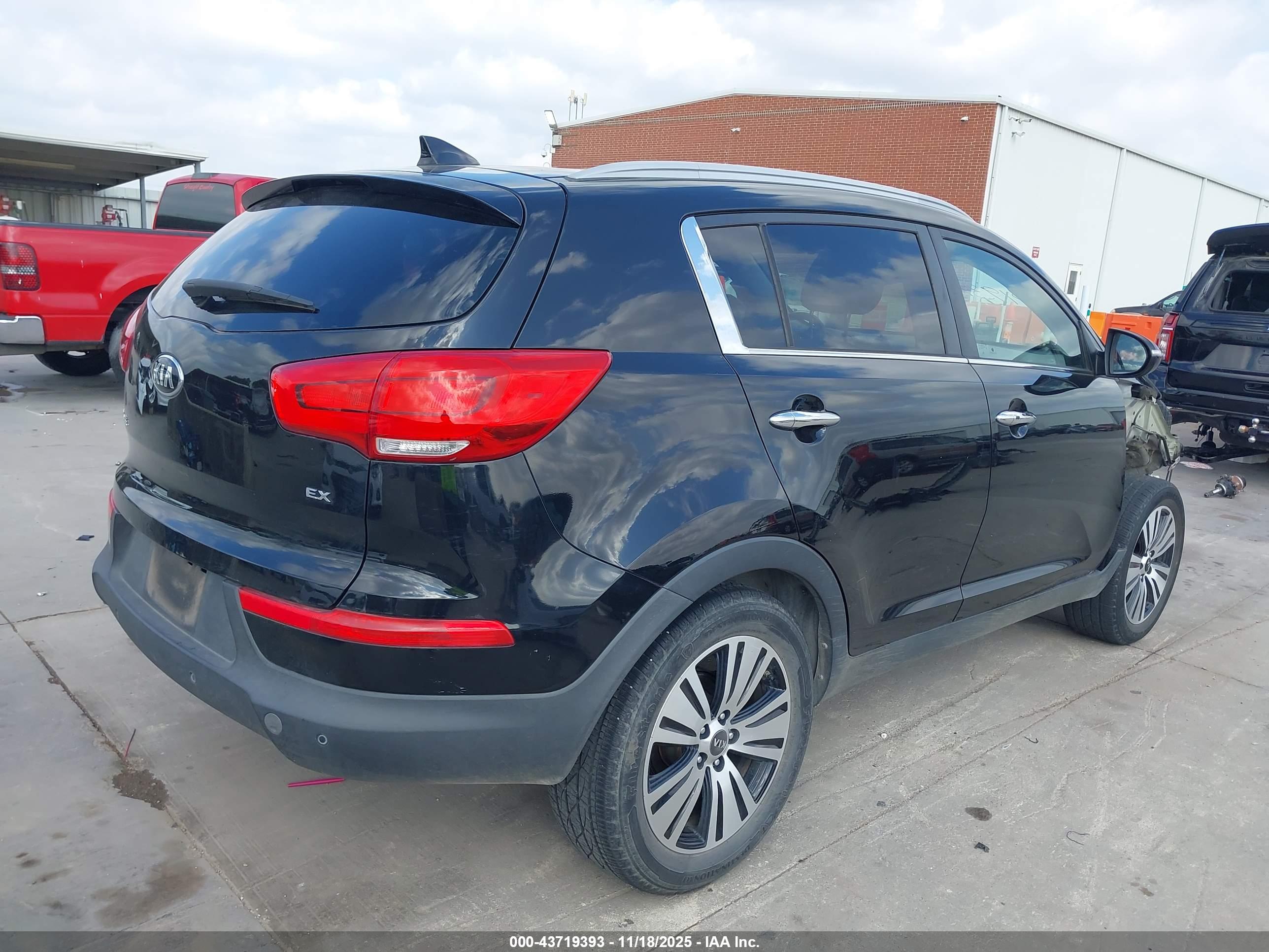 KIA SPORTAGE image 4