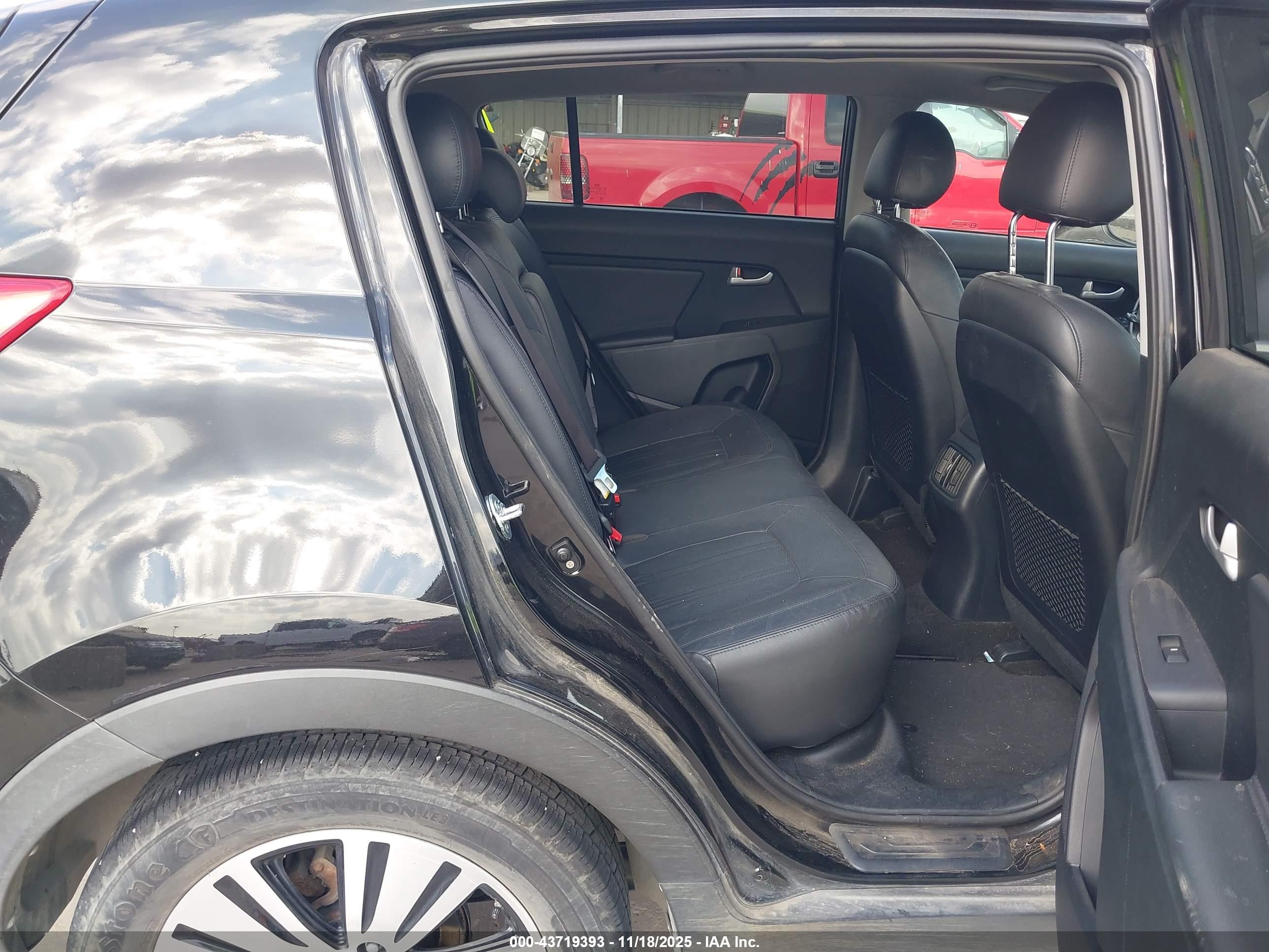 KIA SPORTAGE image 8
