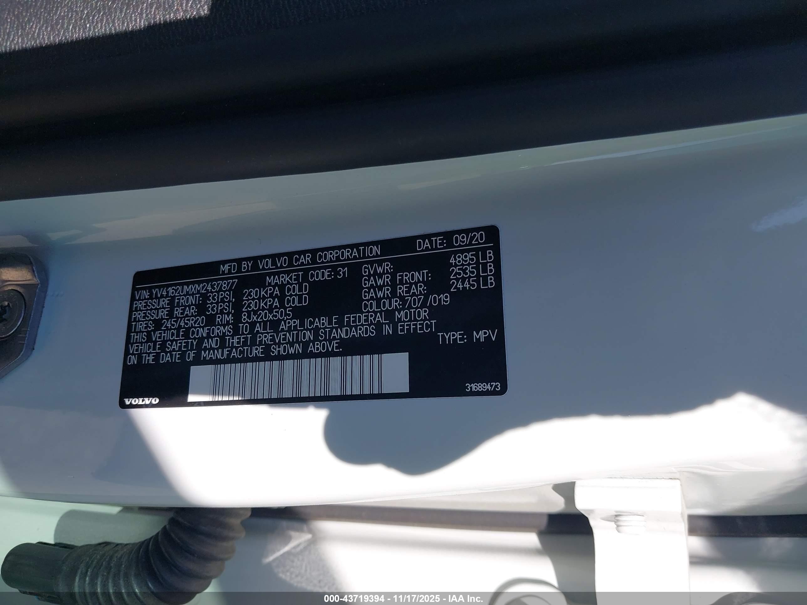 VOLVO XC40 image 9