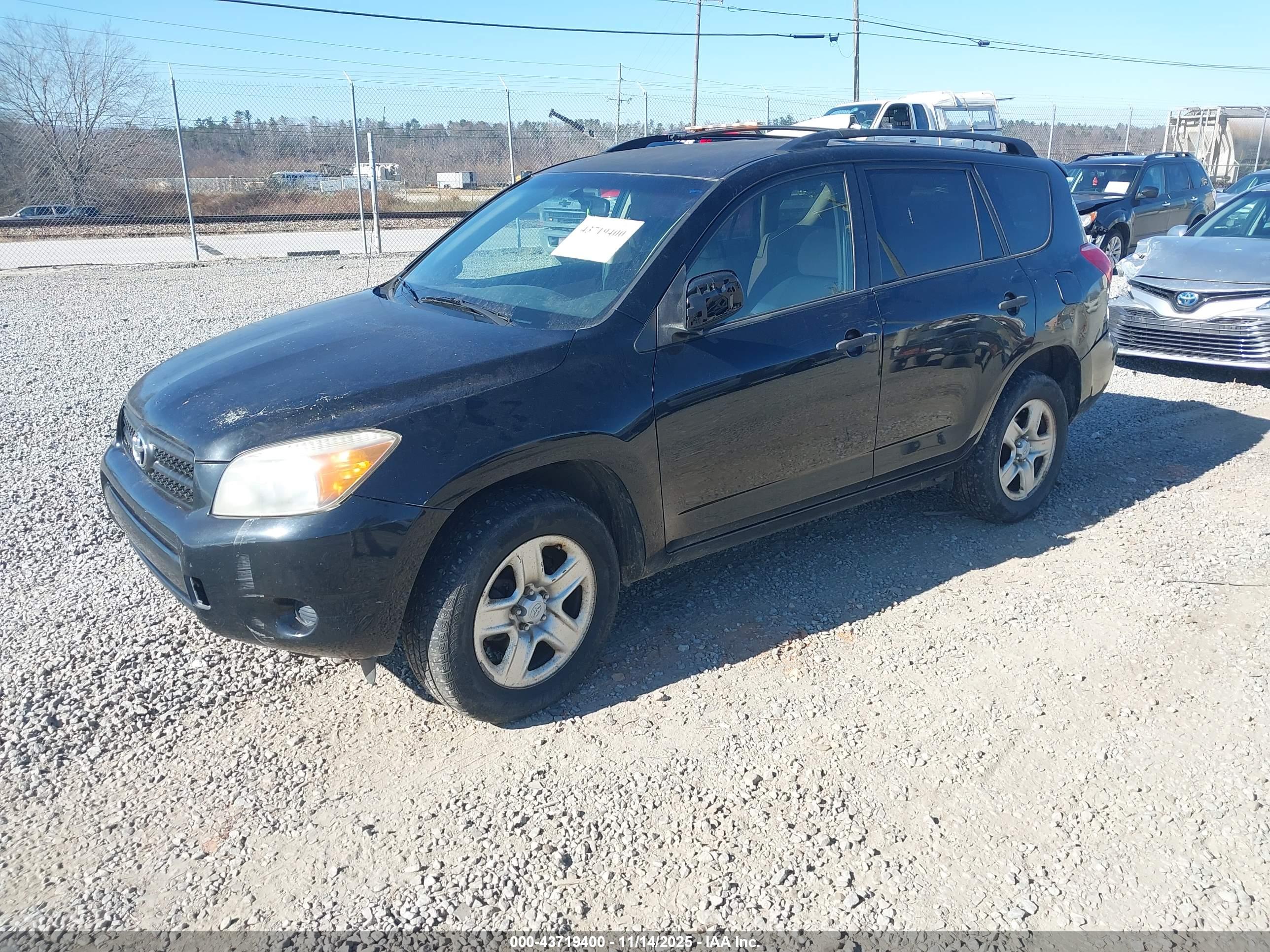 TOYOTA RAV4 image 2