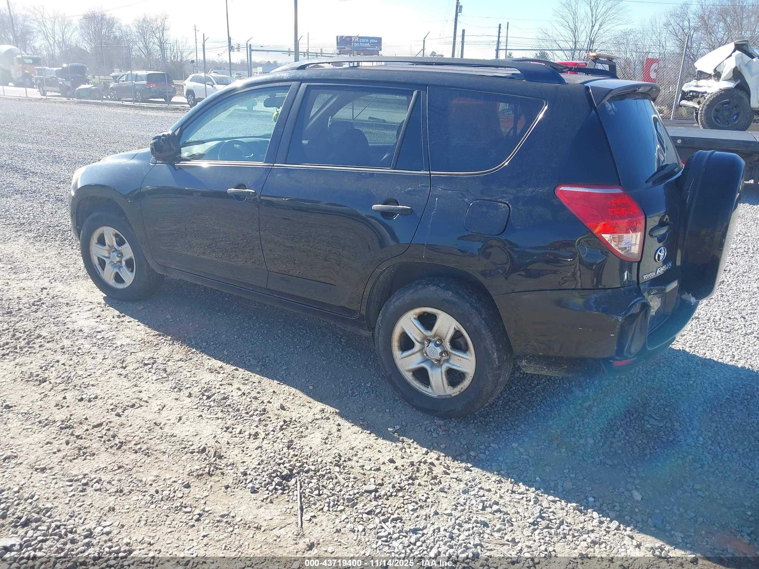 TOYOTA RAV4 image 3