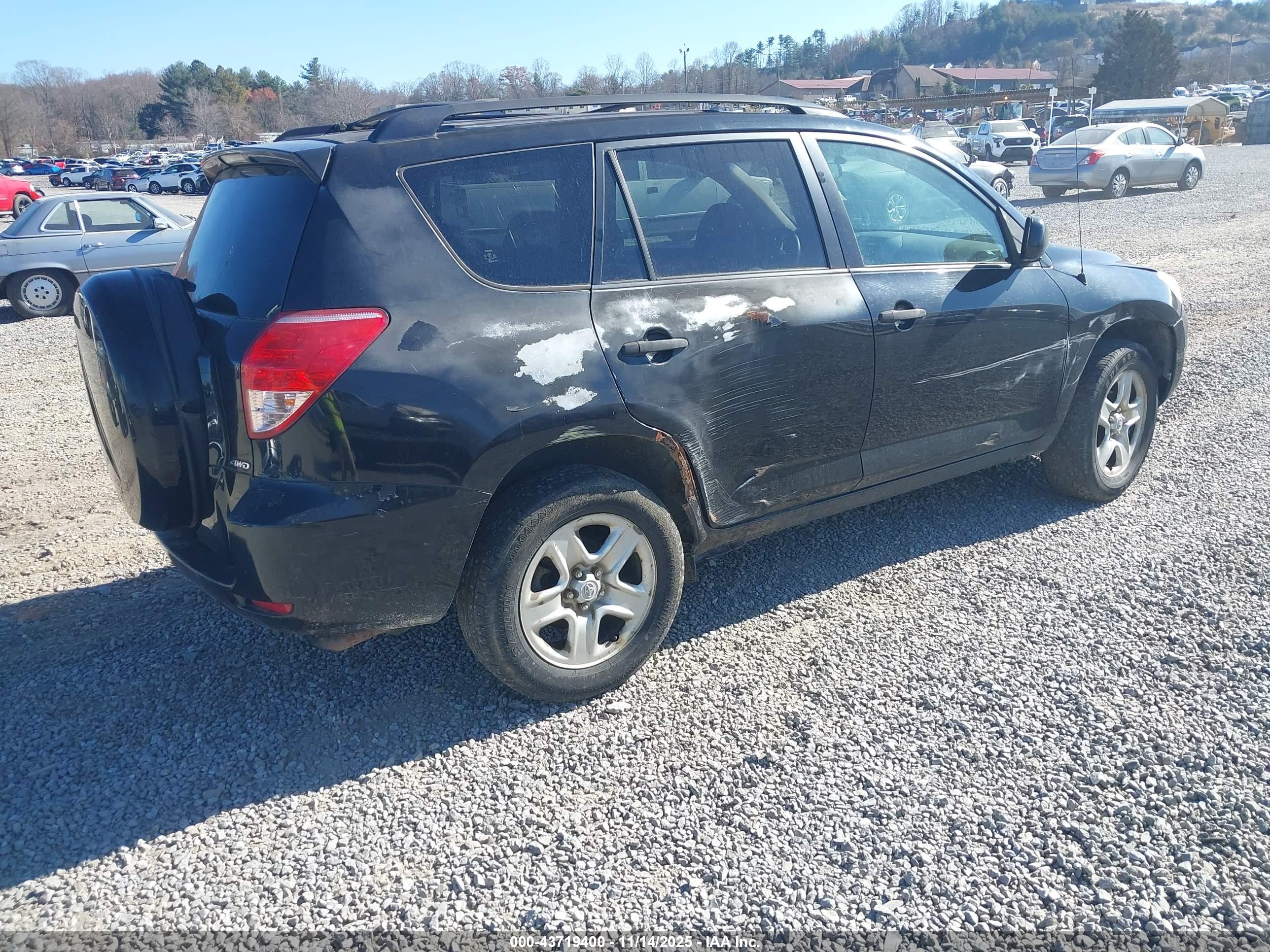 TOYOTA RAV4 image 4