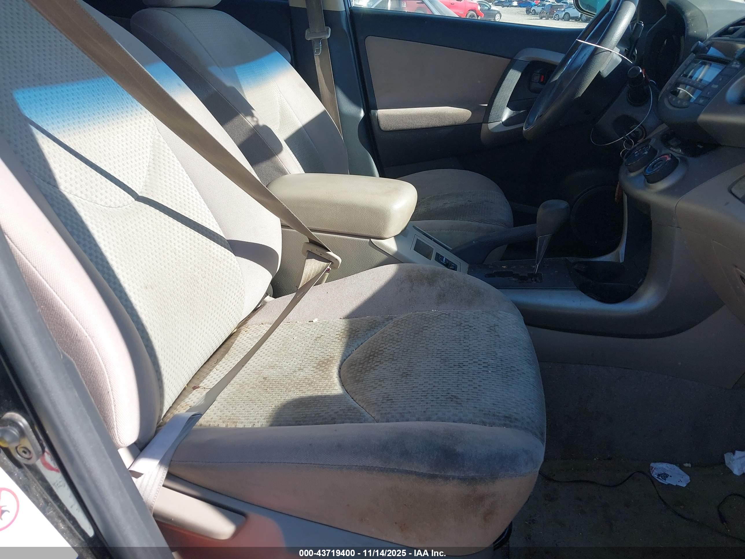 TOYOTA RAV4 image 5