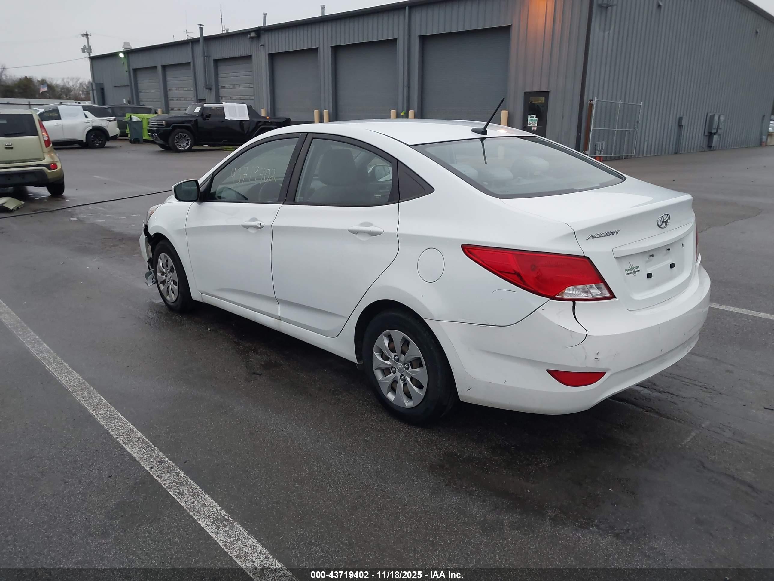 HYUNDAI ACCENT image 3