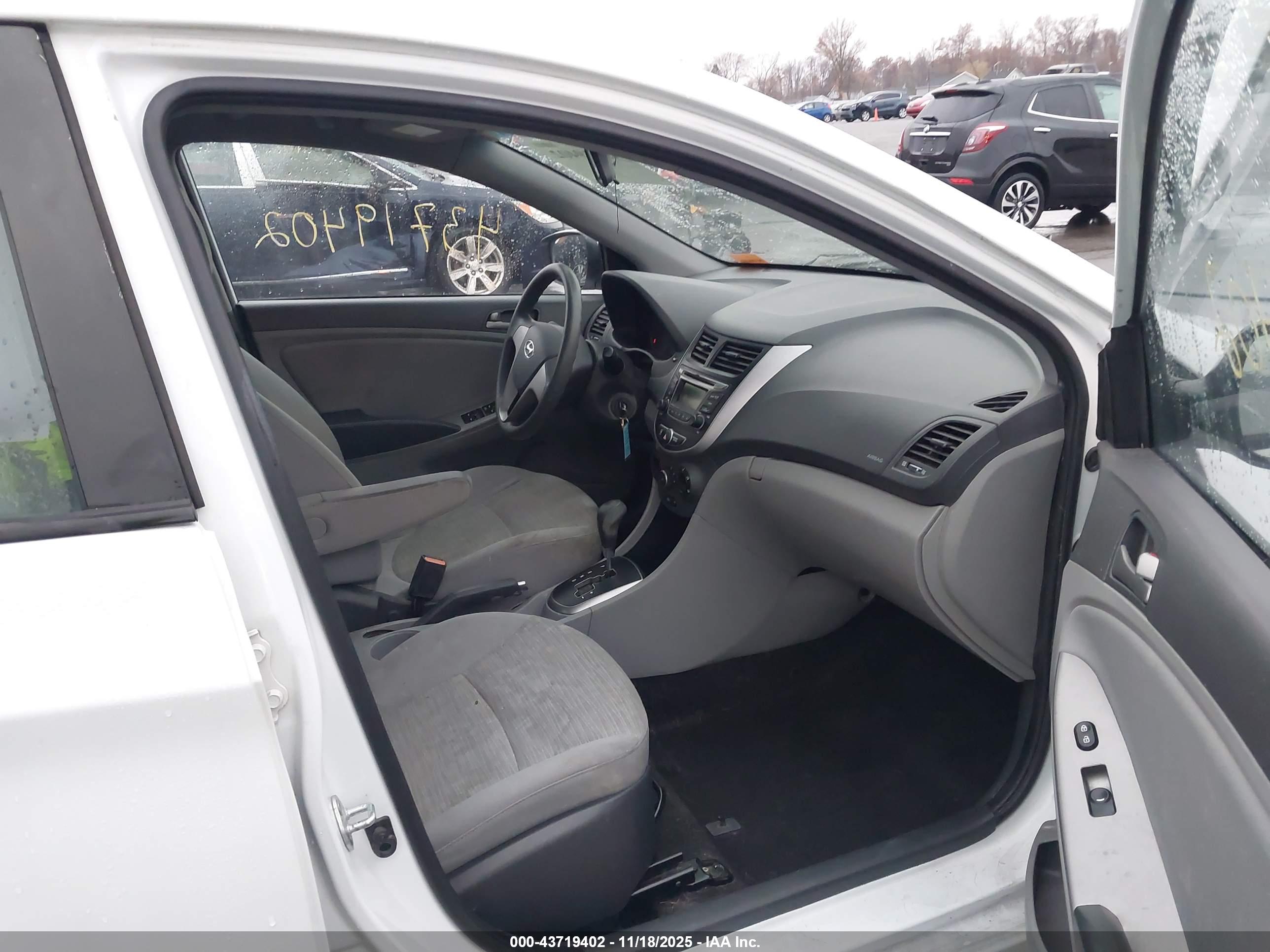 HYUNDAI ACCENT image 5