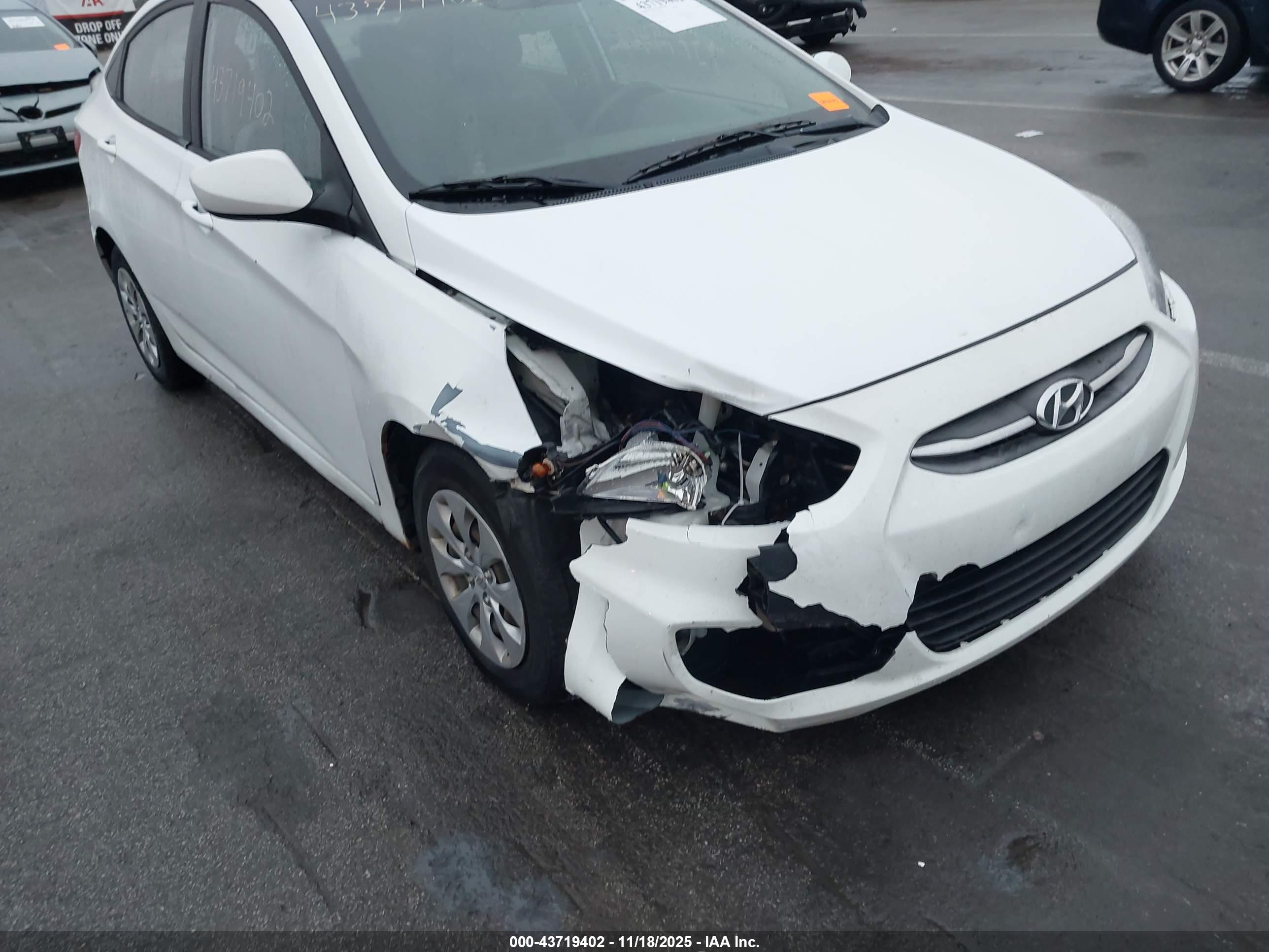 HYUNDAI ACCENT image 6