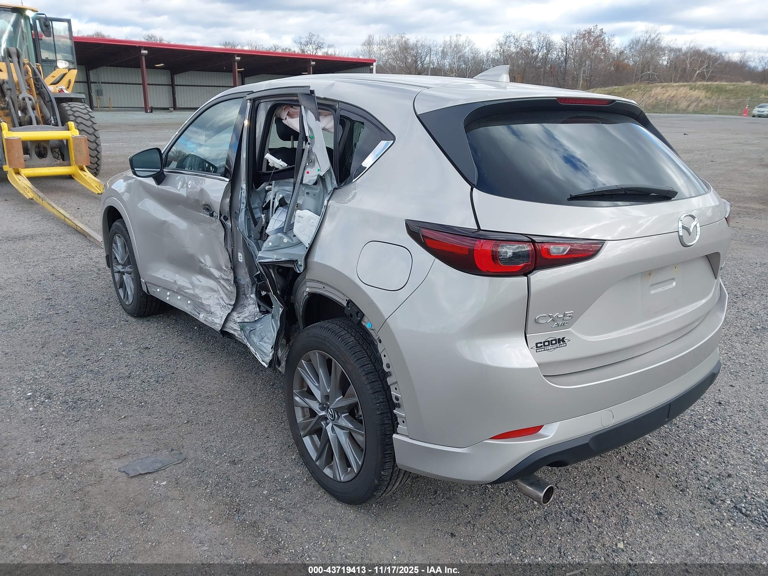 MAZDA CX-5 image 3