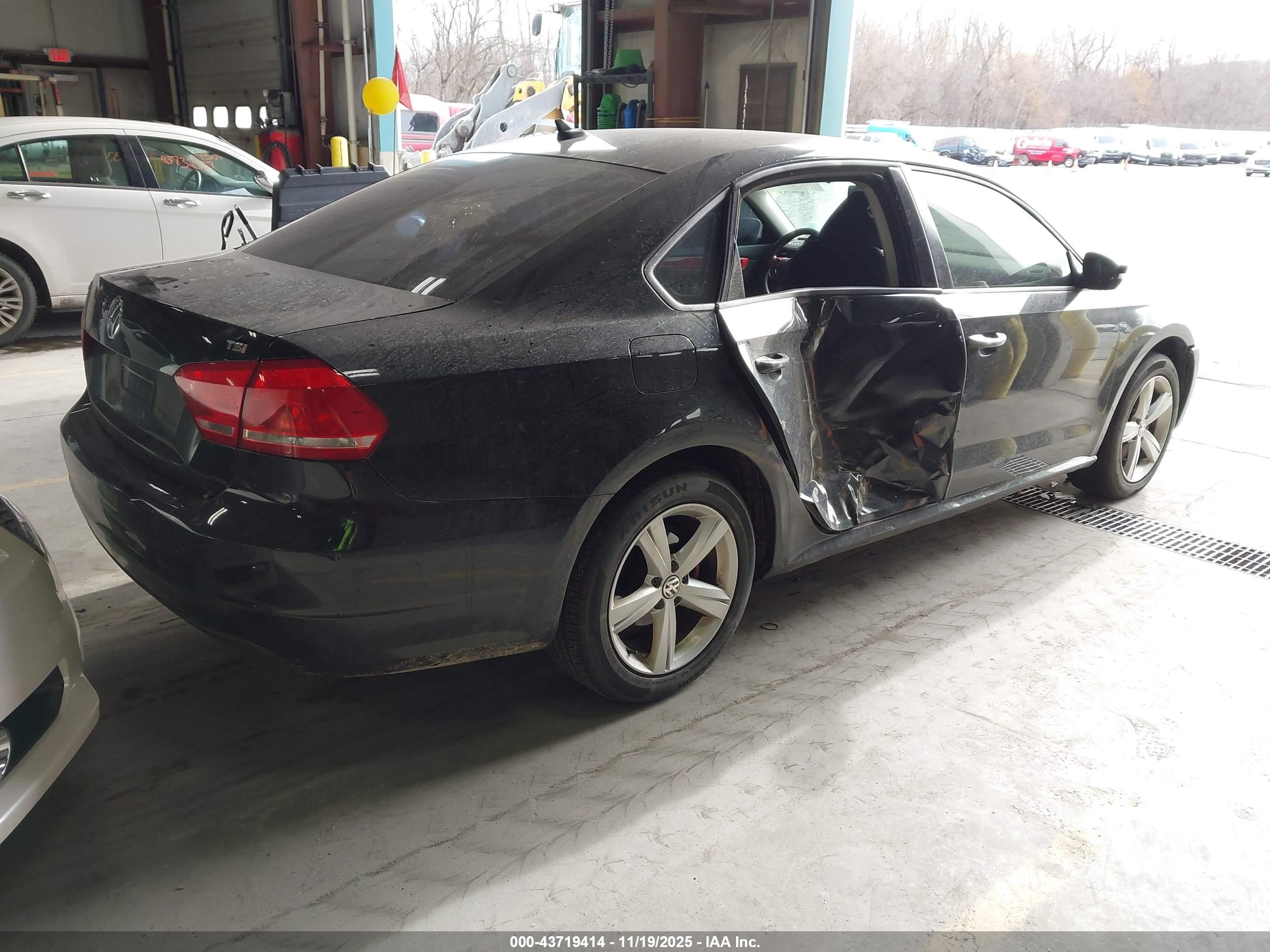 VOLKSWAGEN PASSAT image 4