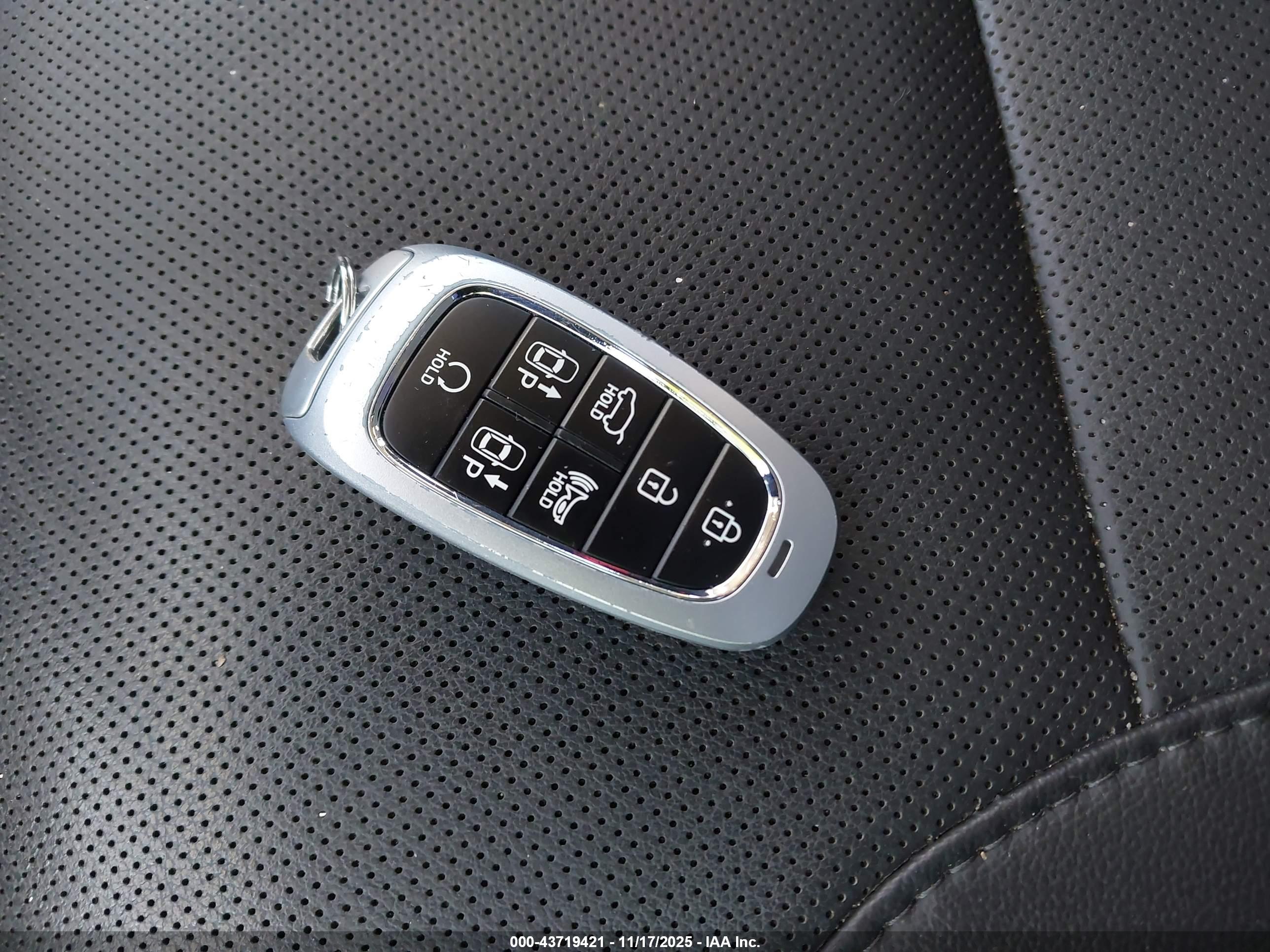 HYUNDAI TUCSON image 11