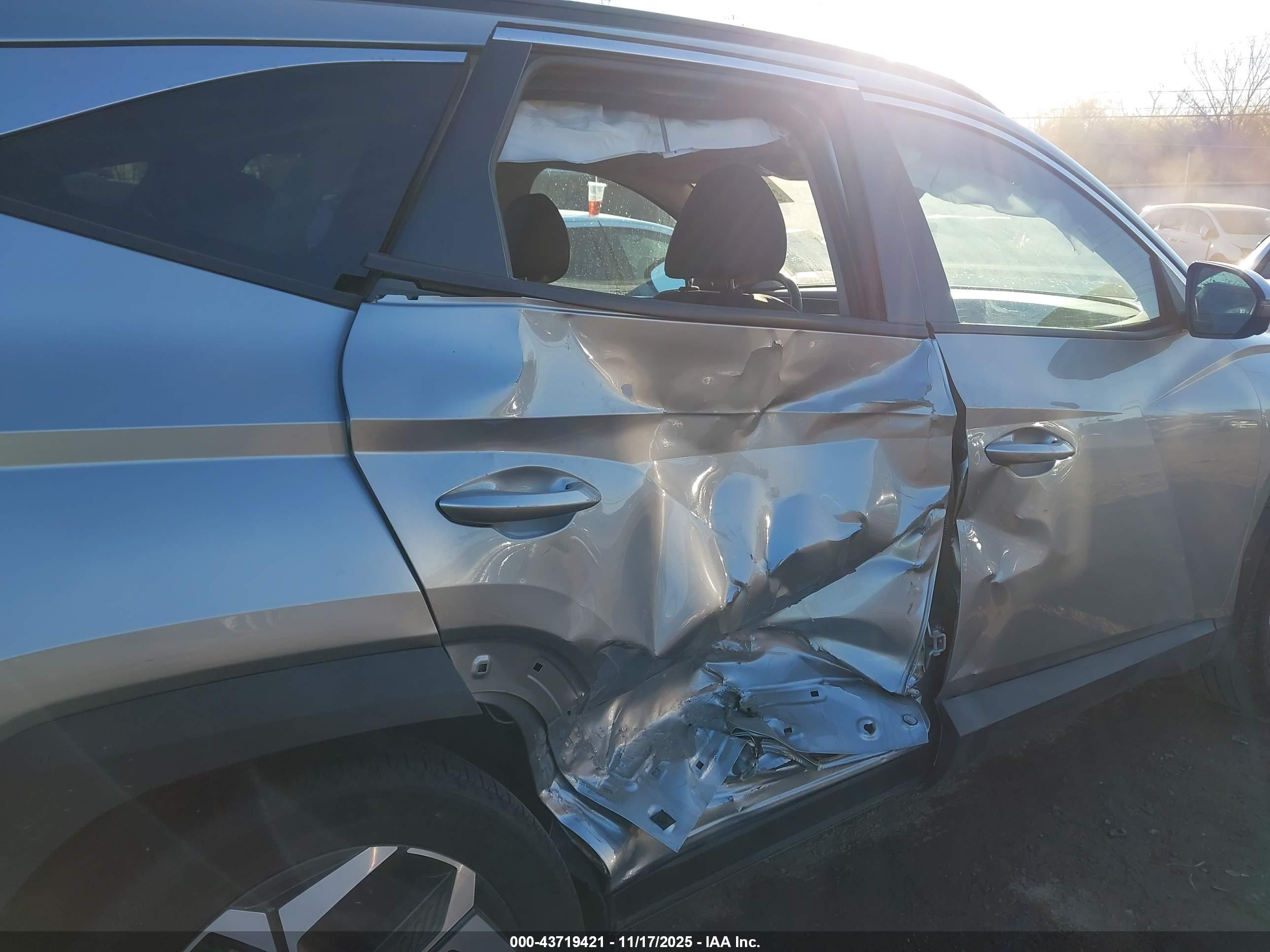 HYUNDAI TUCSON image 6