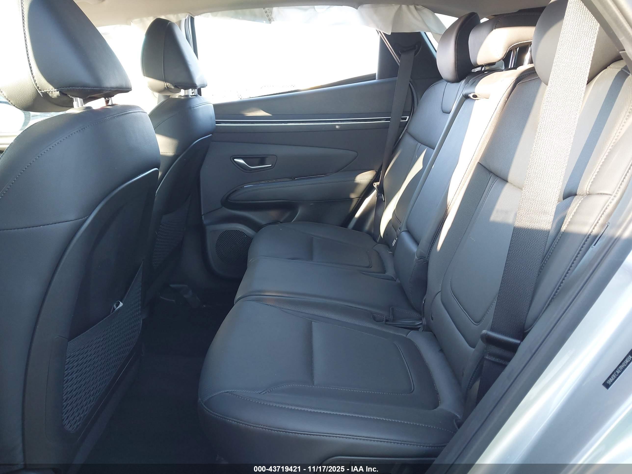 HYUNDAI TUCSON image 8