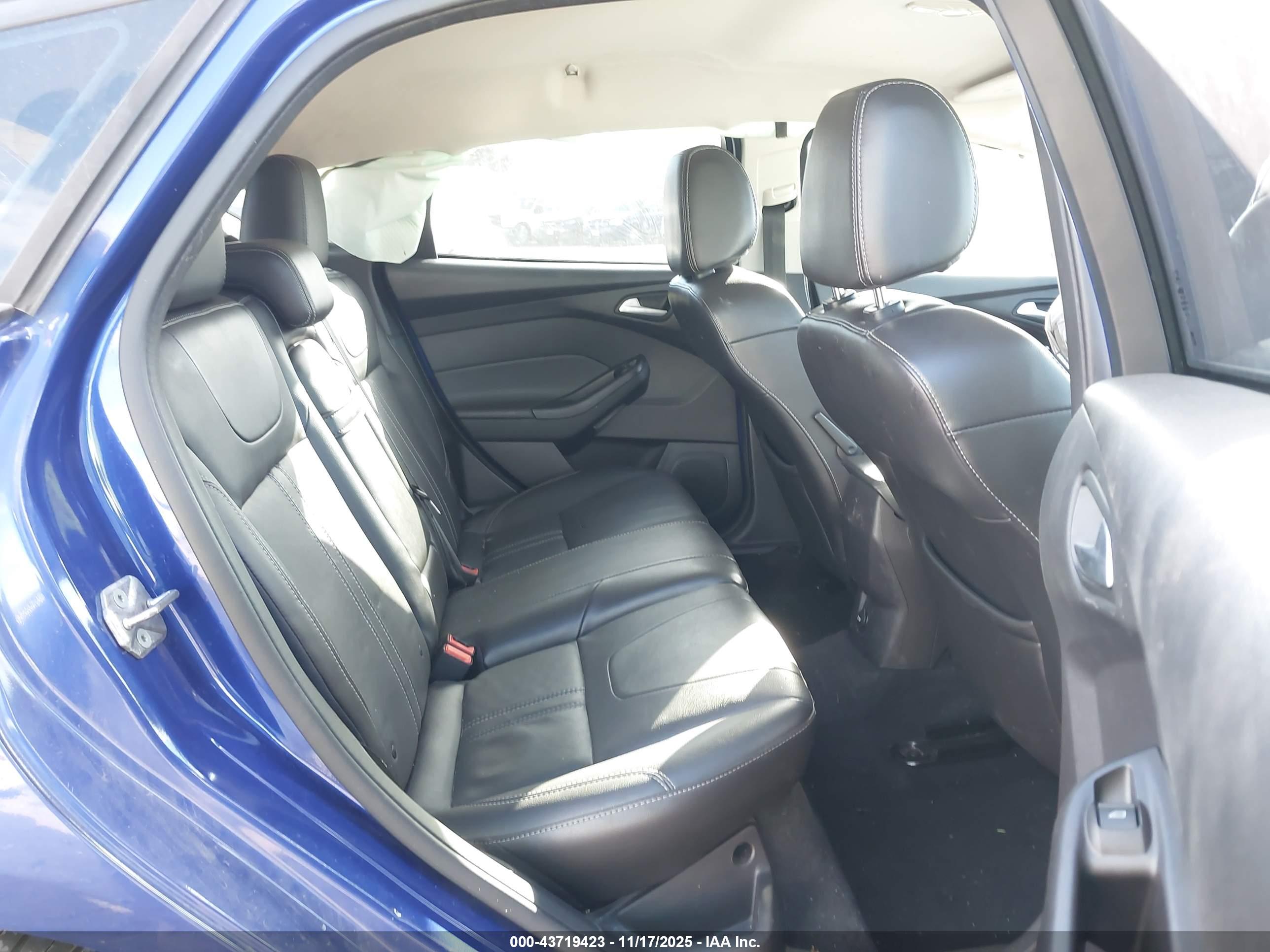 FORD FOCUS image 8
