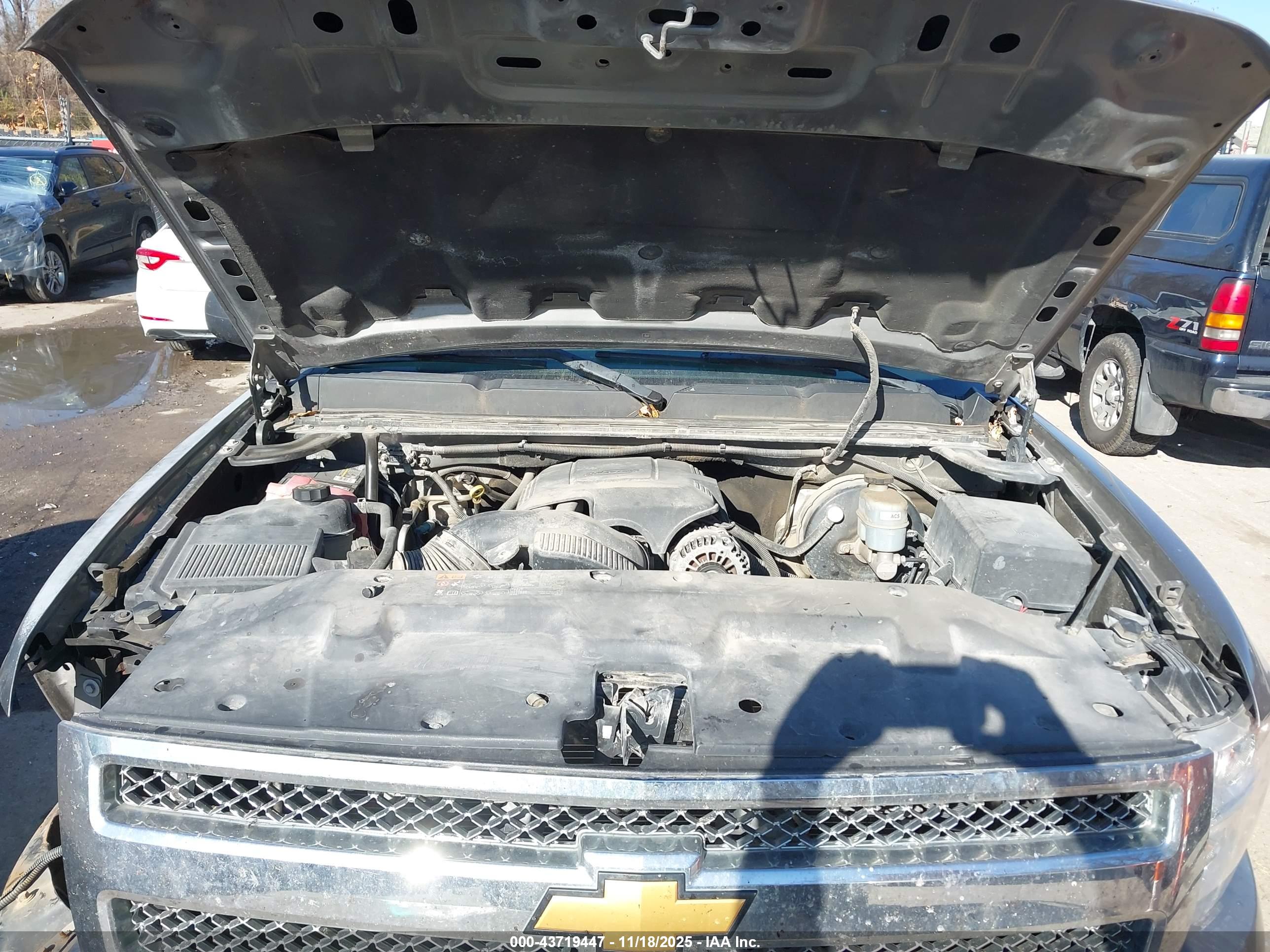 CHEVROLET SILVERADO image 10