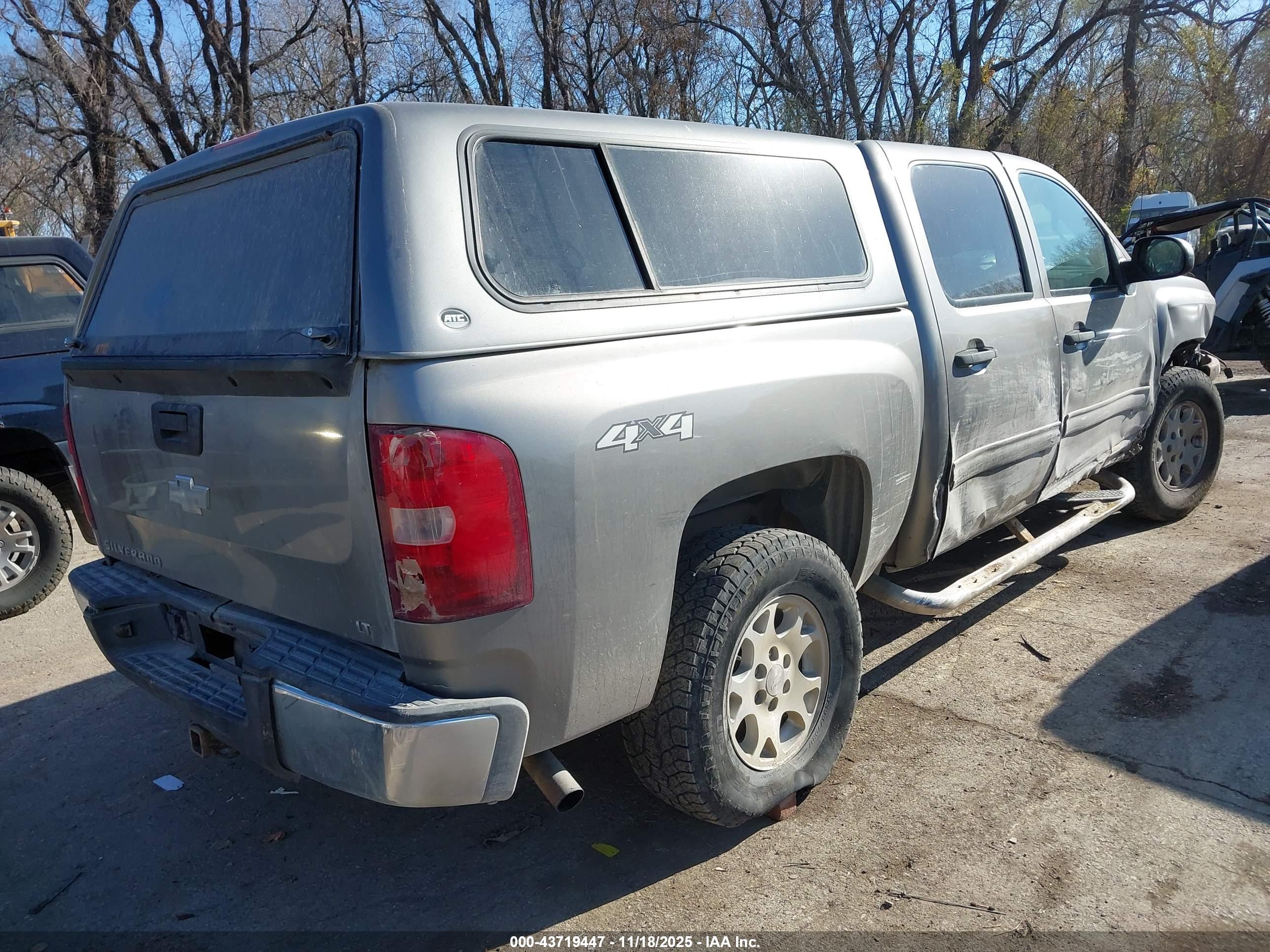 CHEVROLET SILVERADO image 4
