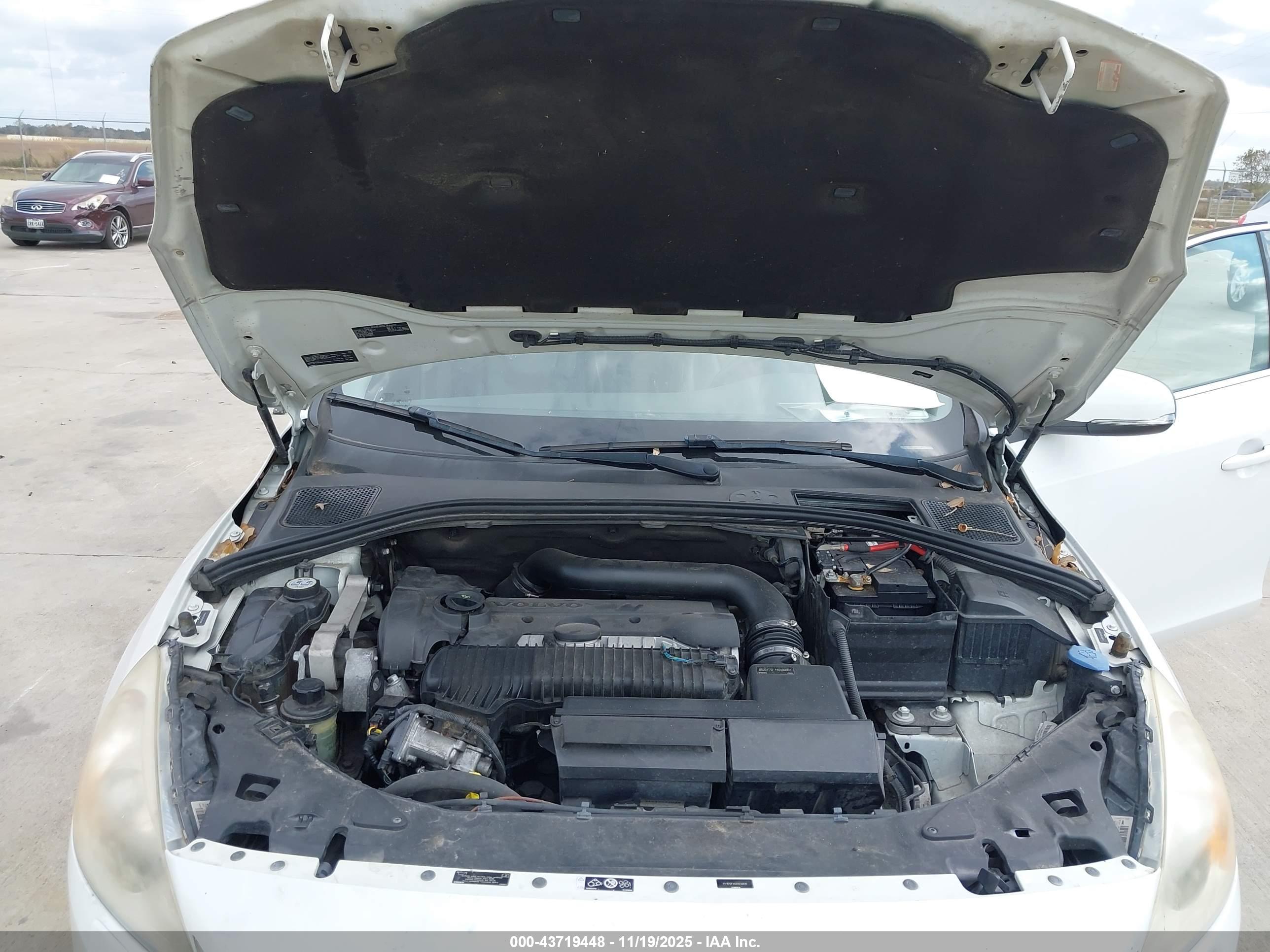 VOLVO S60 image 10
