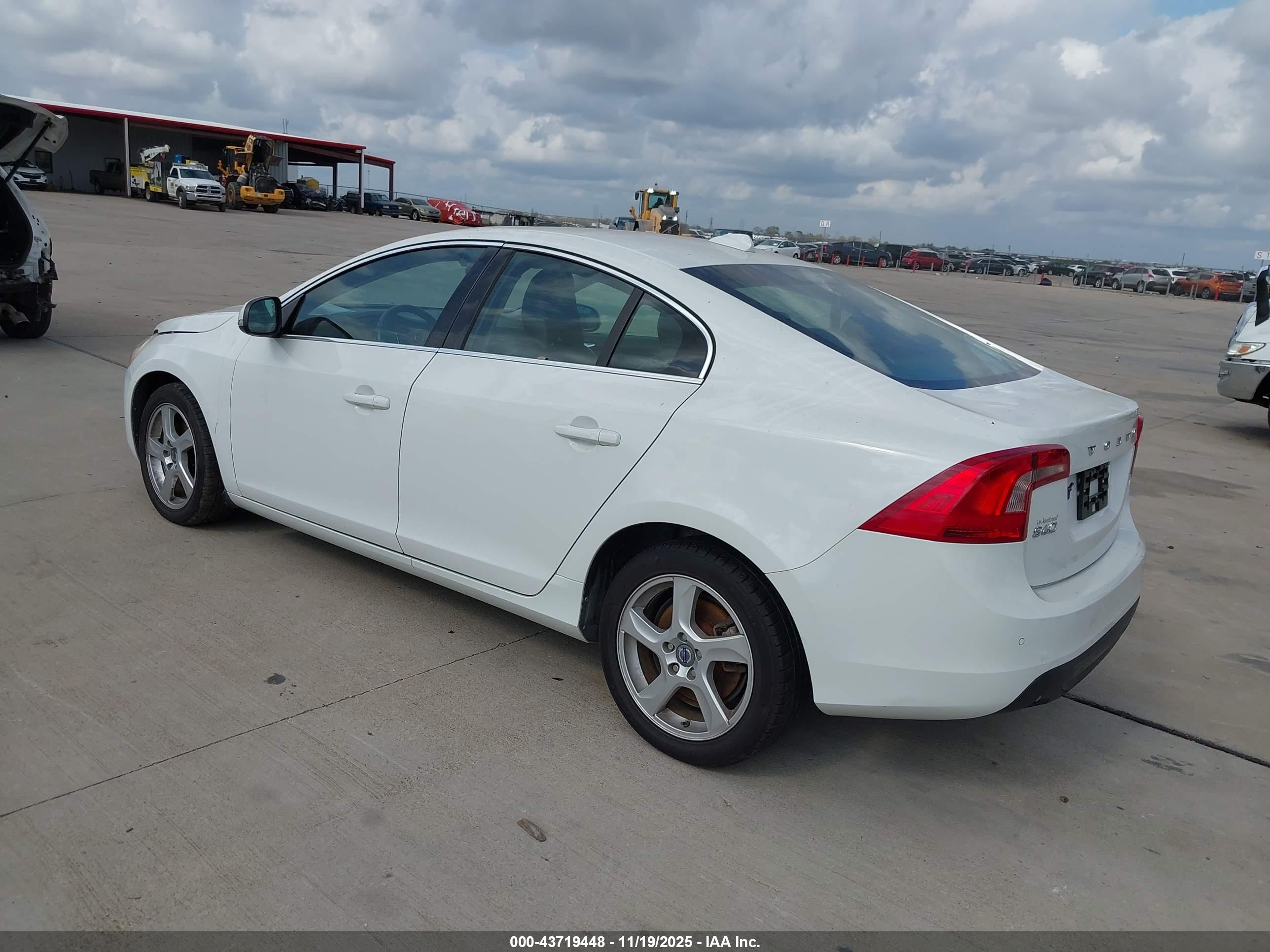 VOLVO S60 image 3