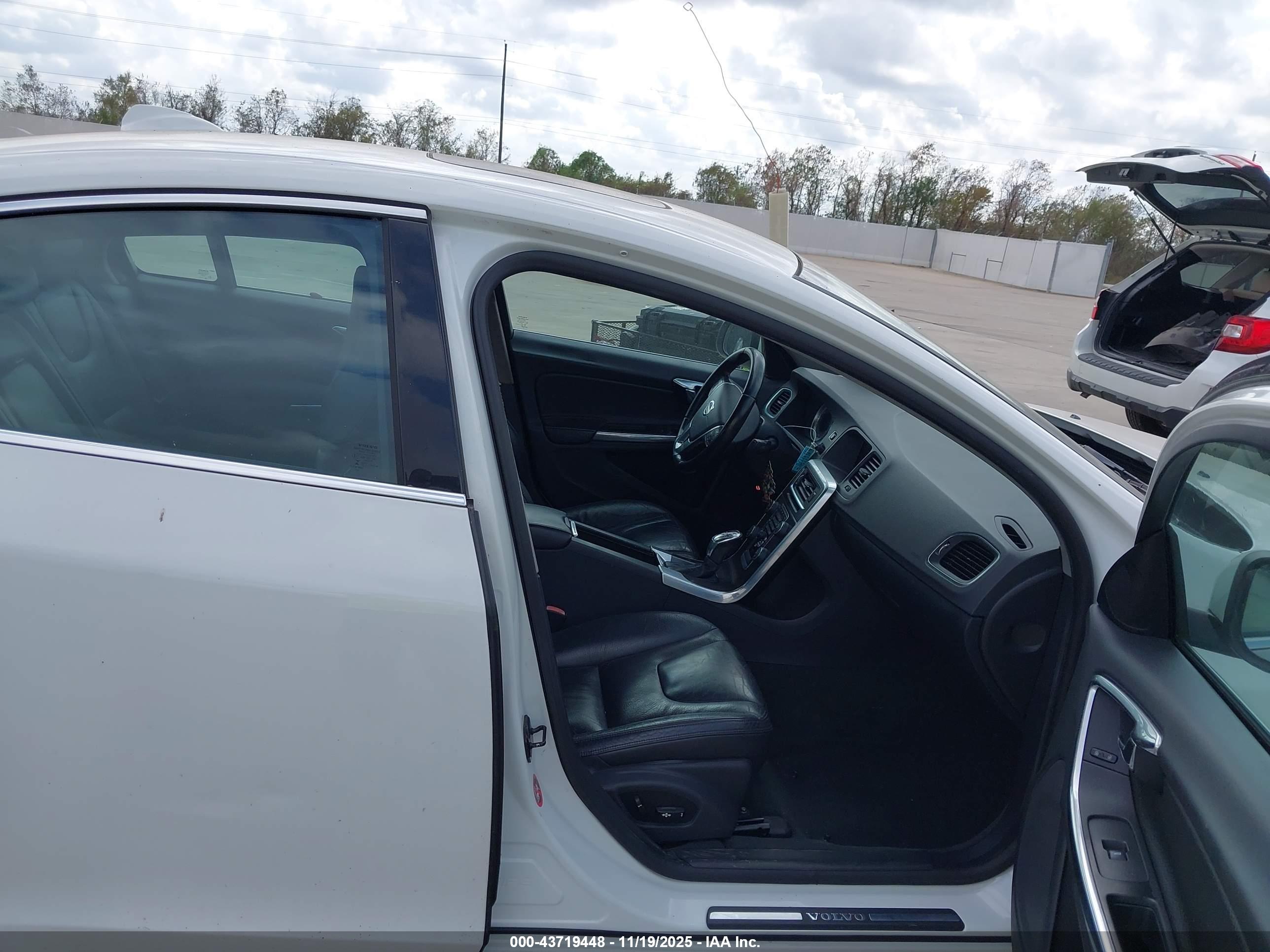 VOLVO S60 image 5