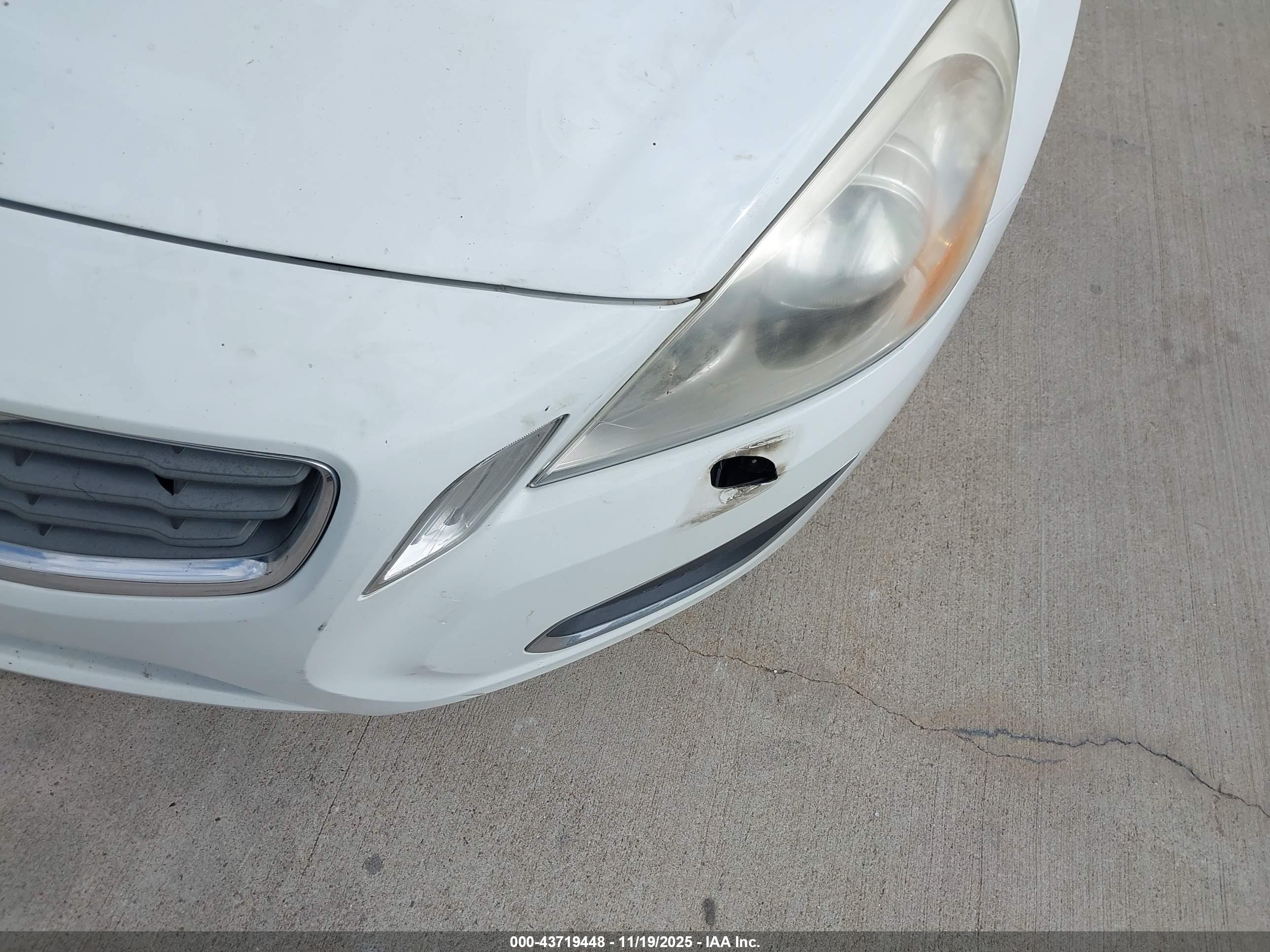 VOLVO S60 image 6