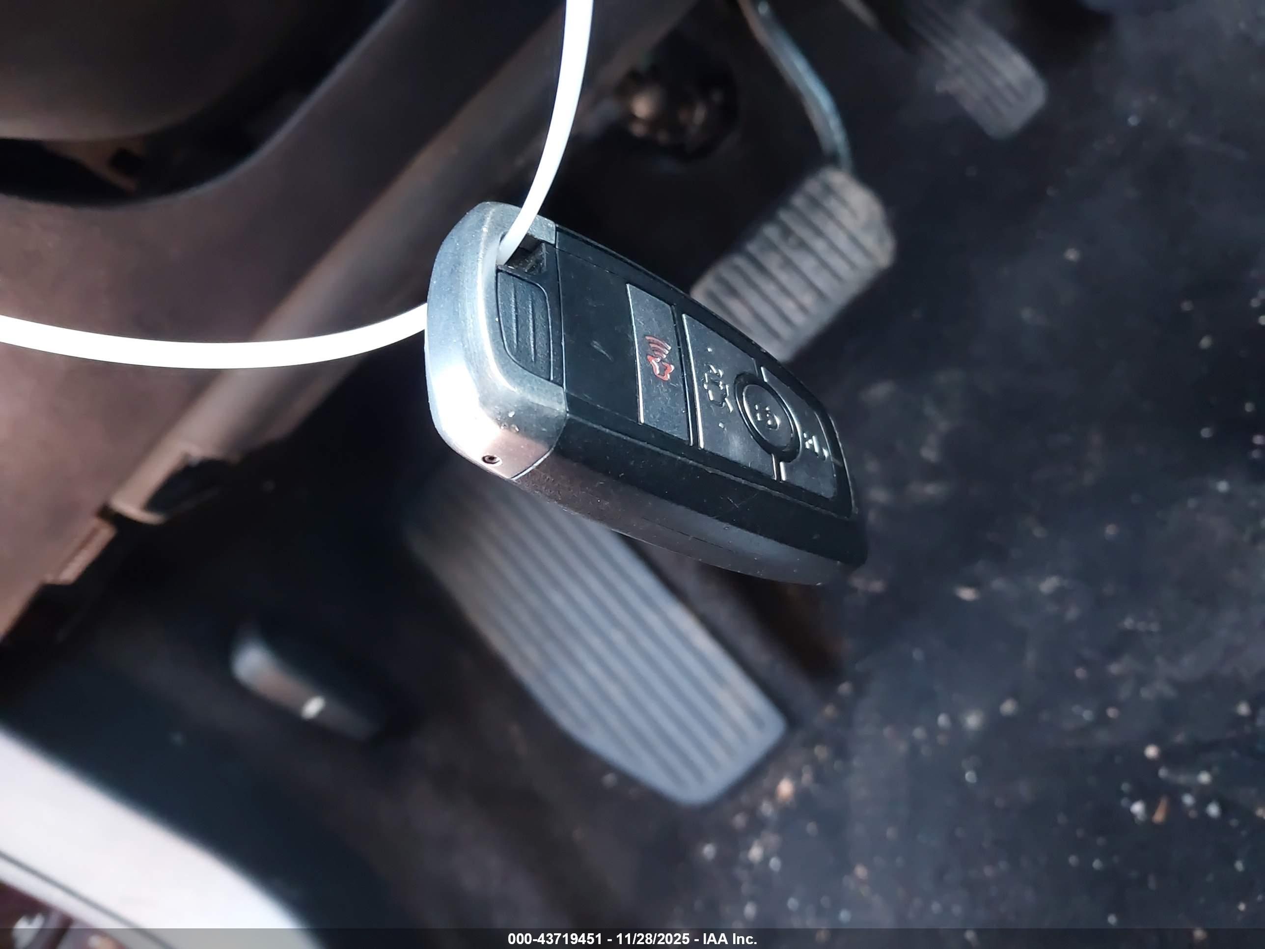 FORD FUSION image 11