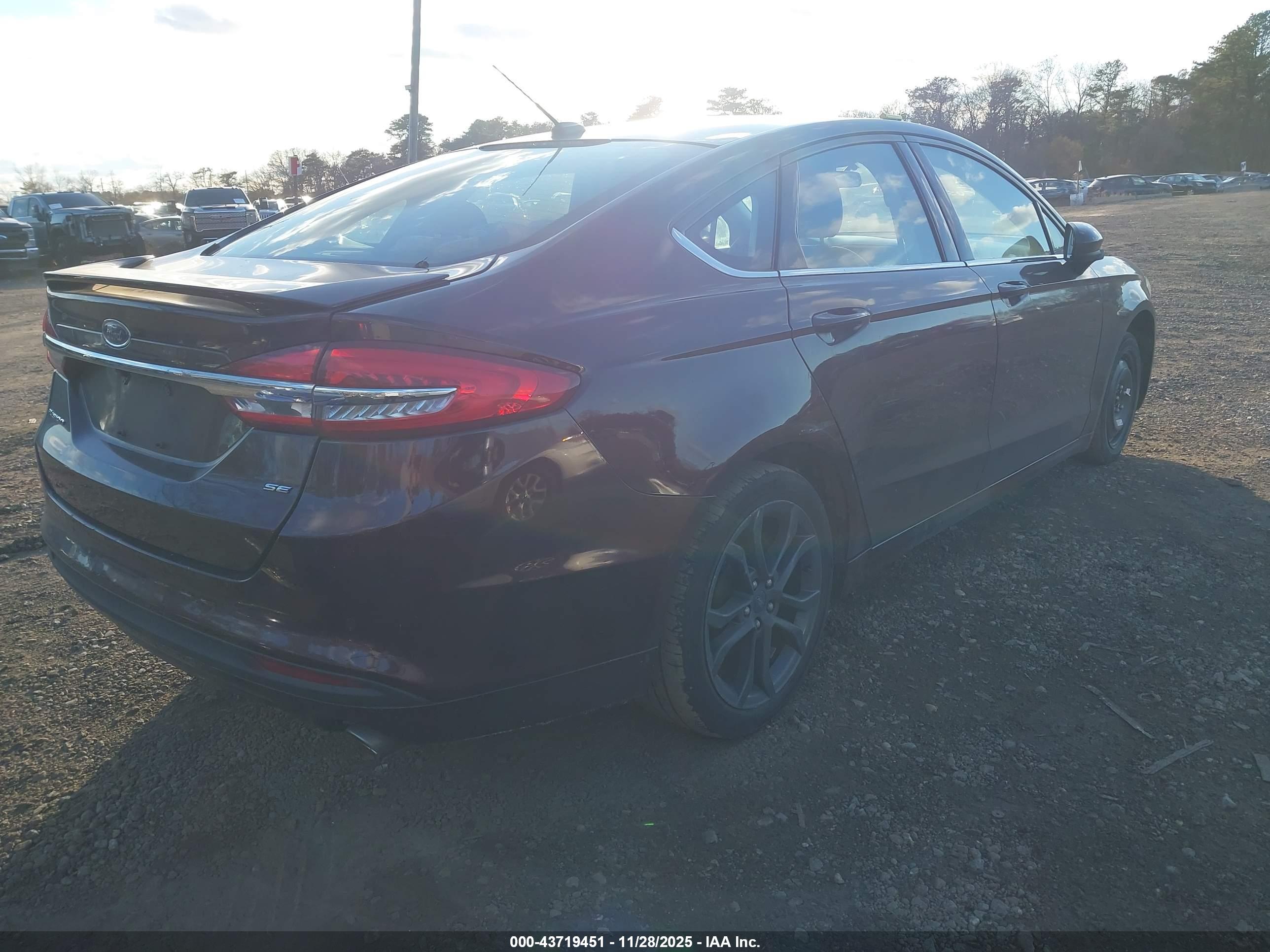 FORD FUSION image 4
