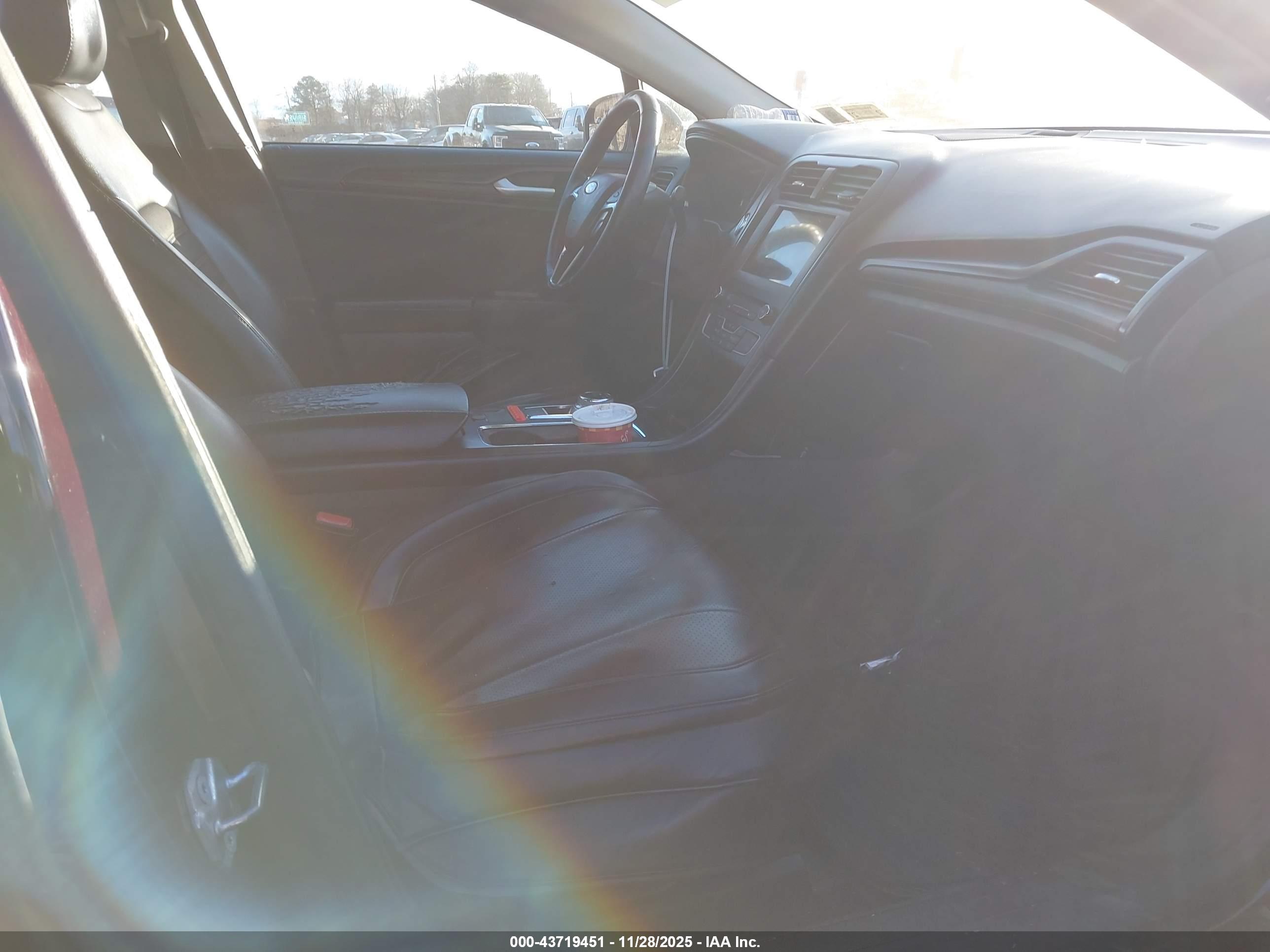 FORD FUSION image 5