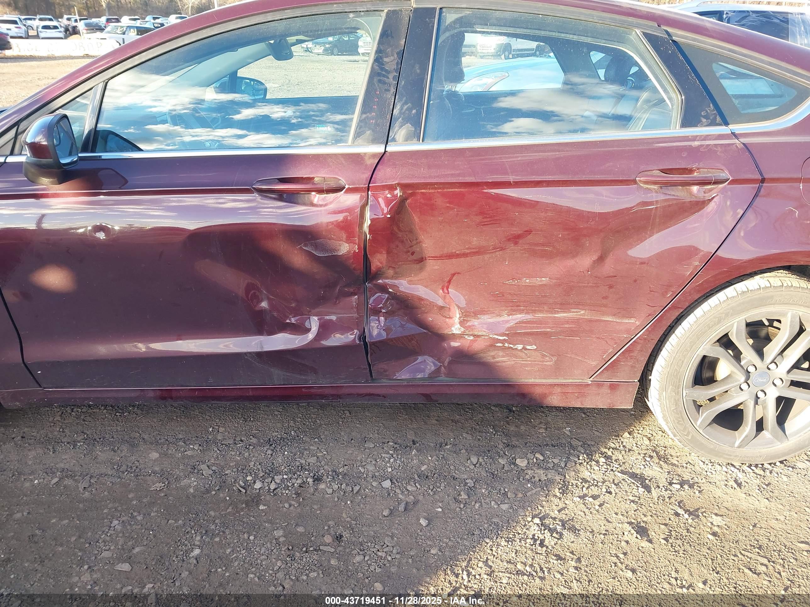 FORD FUSION image 6