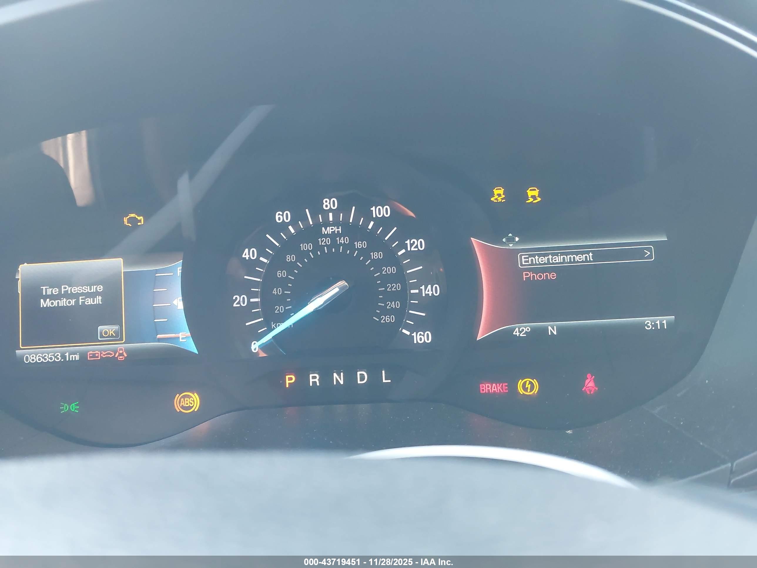 FORD FUSION image 7