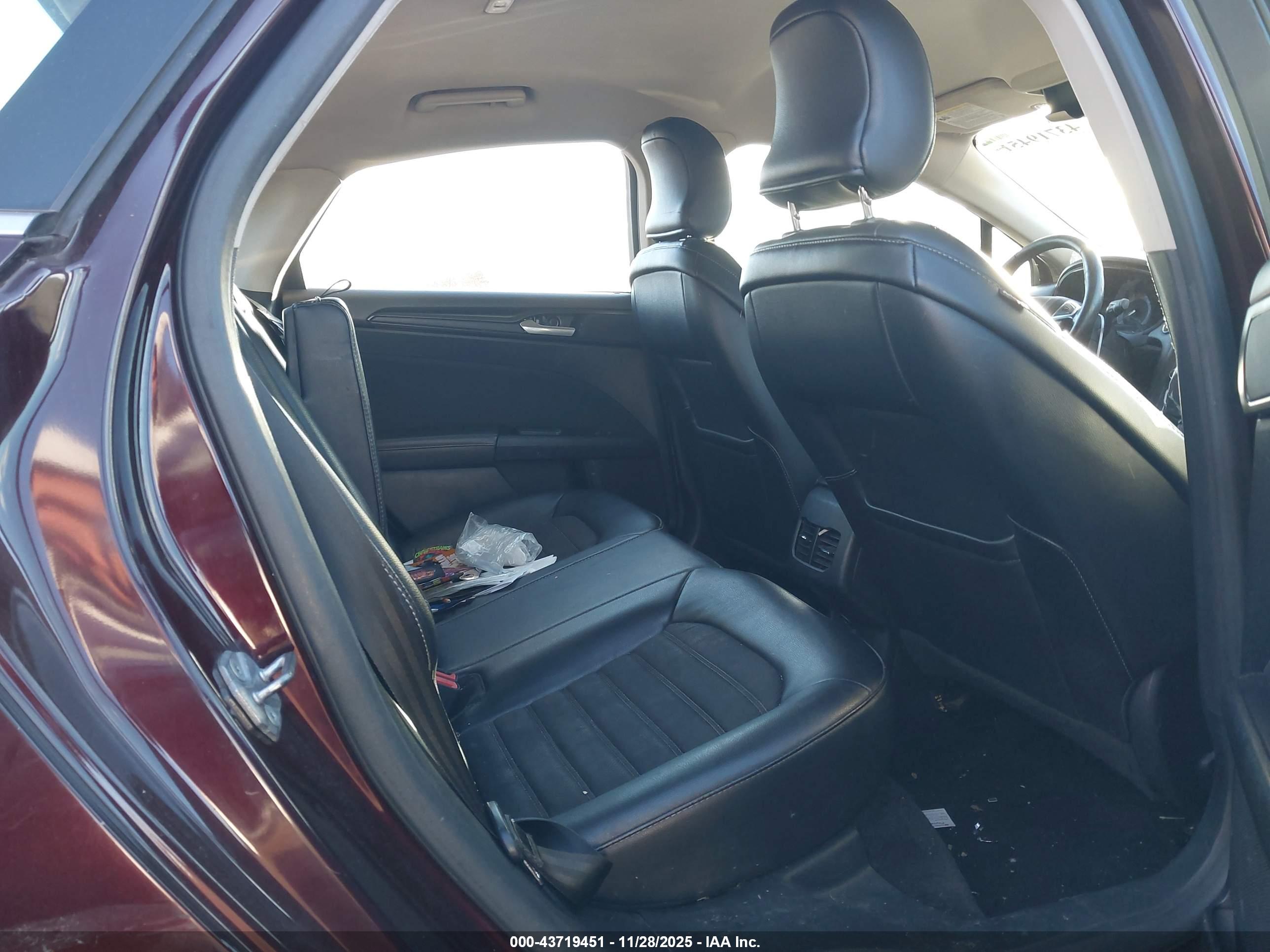 FORD FUSION image 8