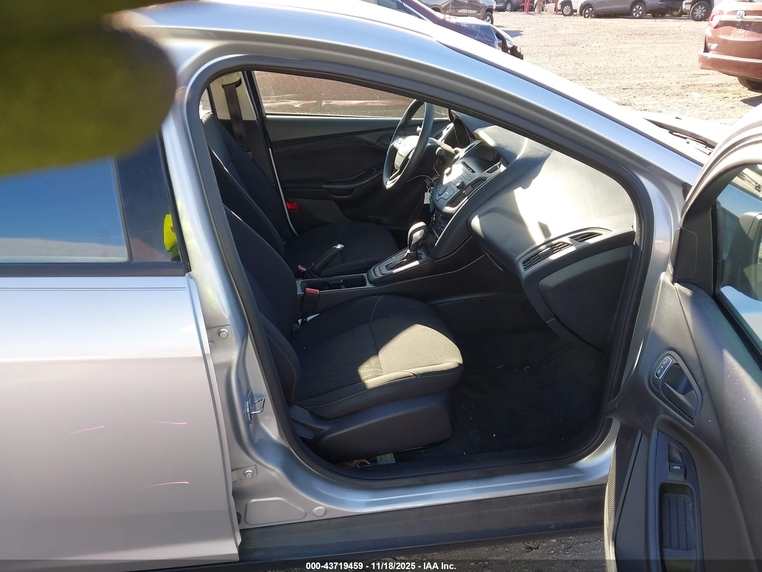 FORD FOCUS image 5