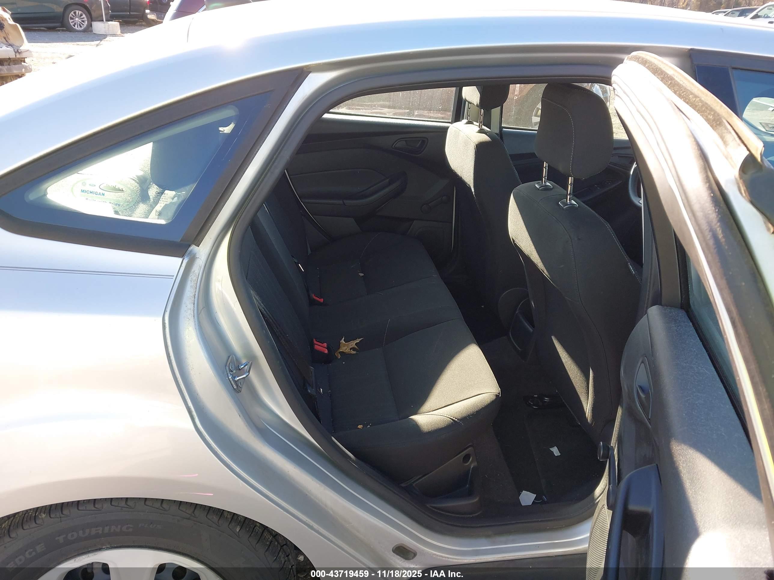 FORD FOCUS image 8