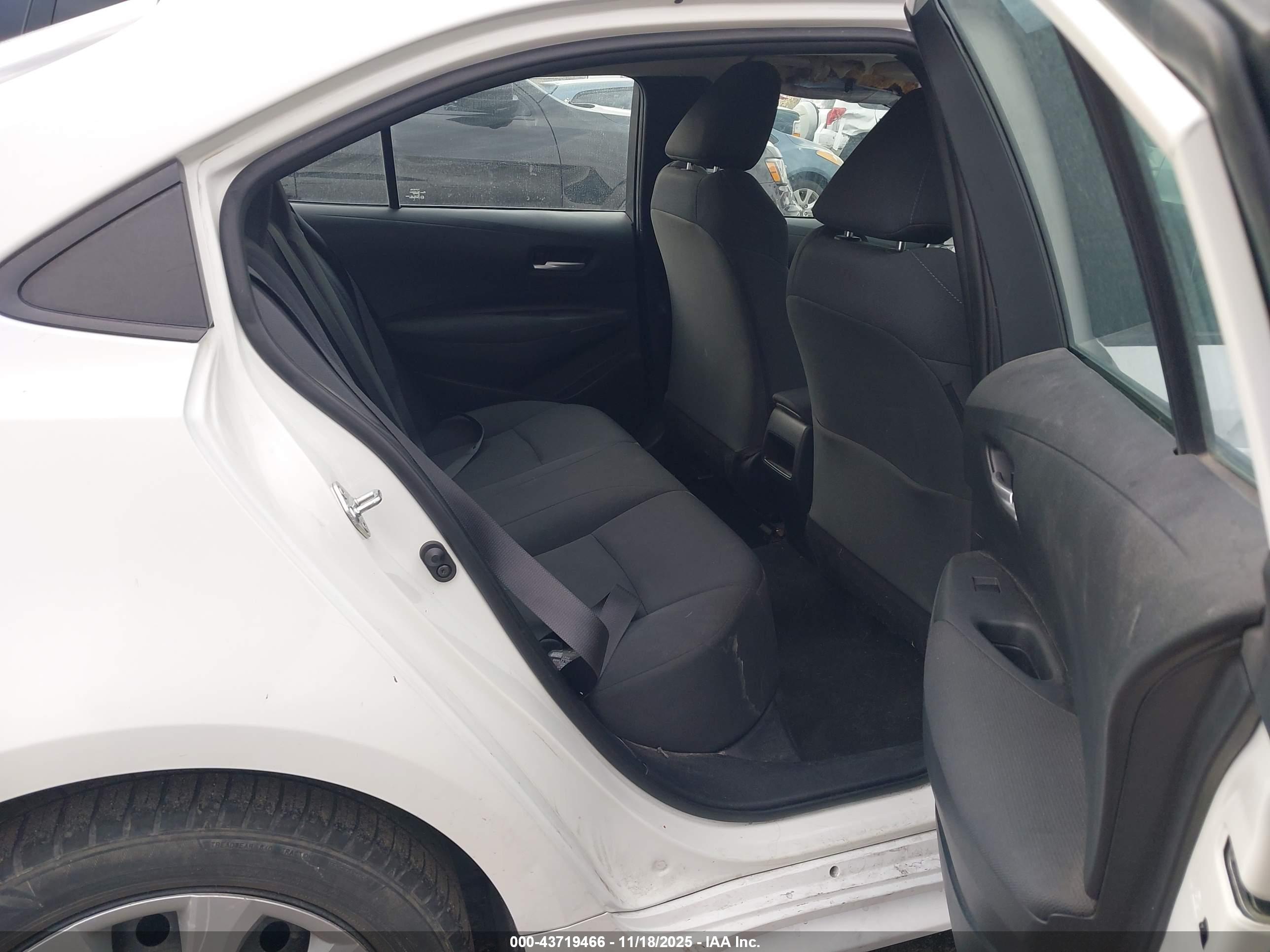 TOYOTA COROLLA image 8