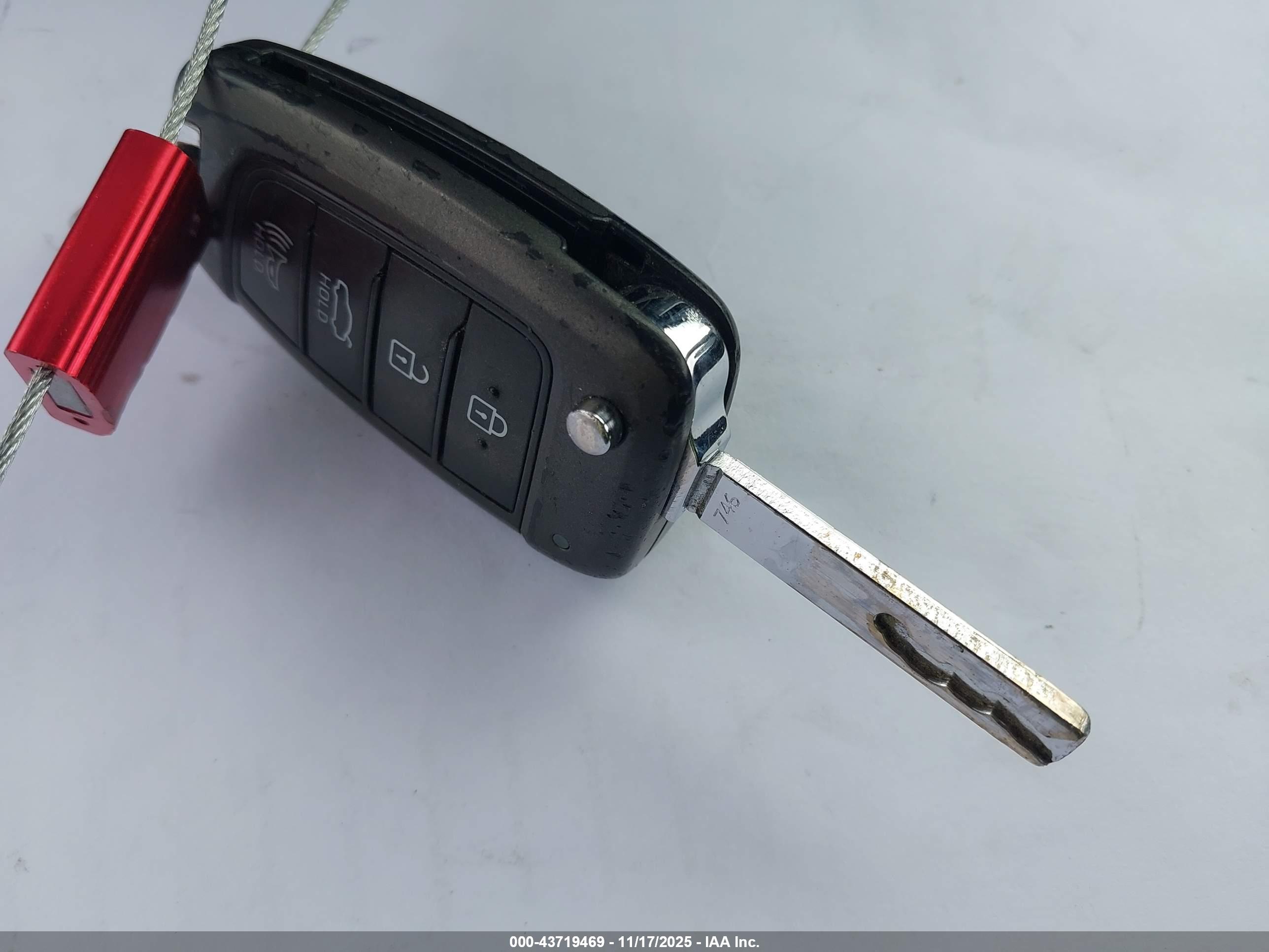 HYUNDAI ACCENT image 11
