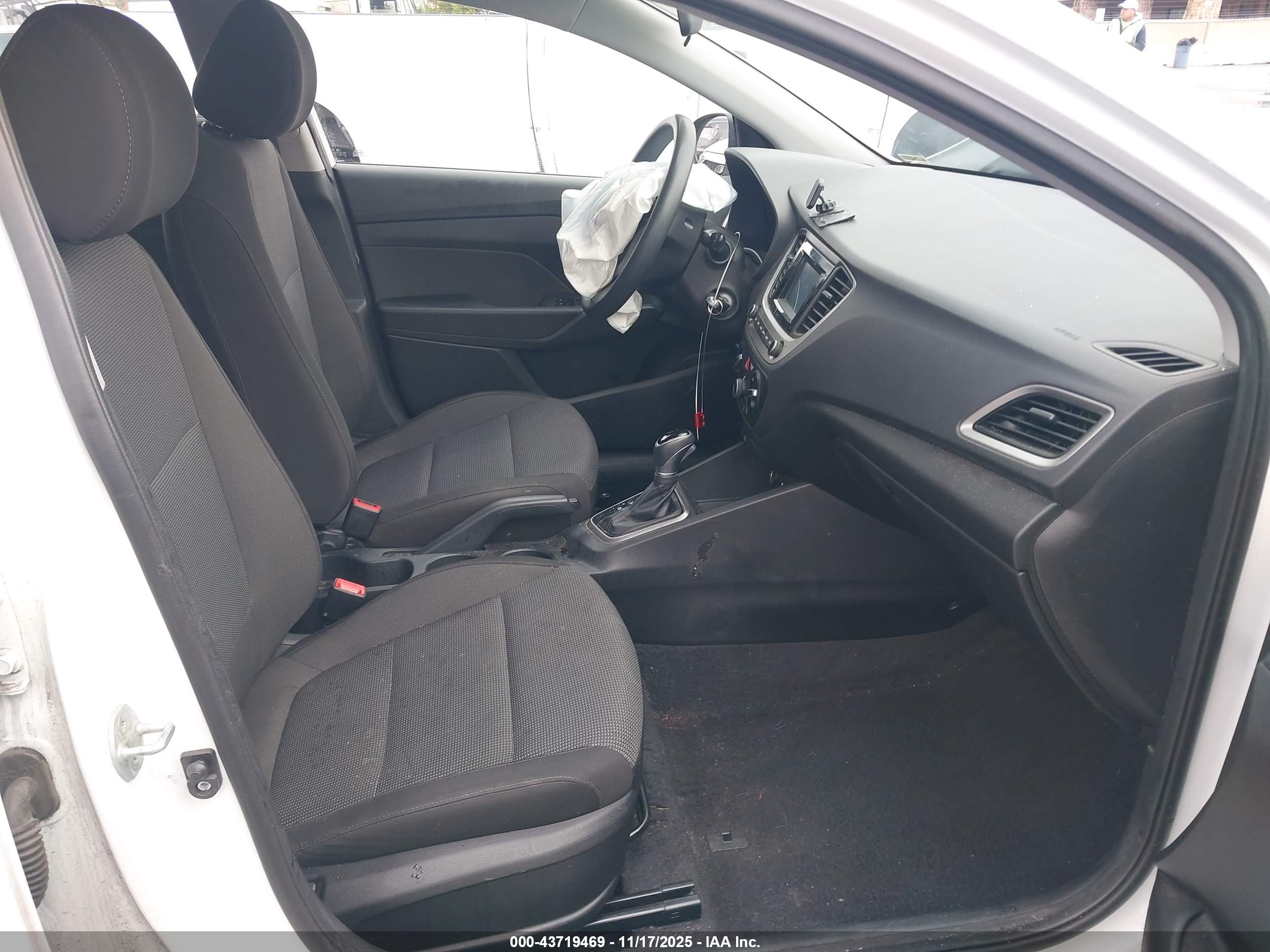 HYUNDAI ACCENT image 5