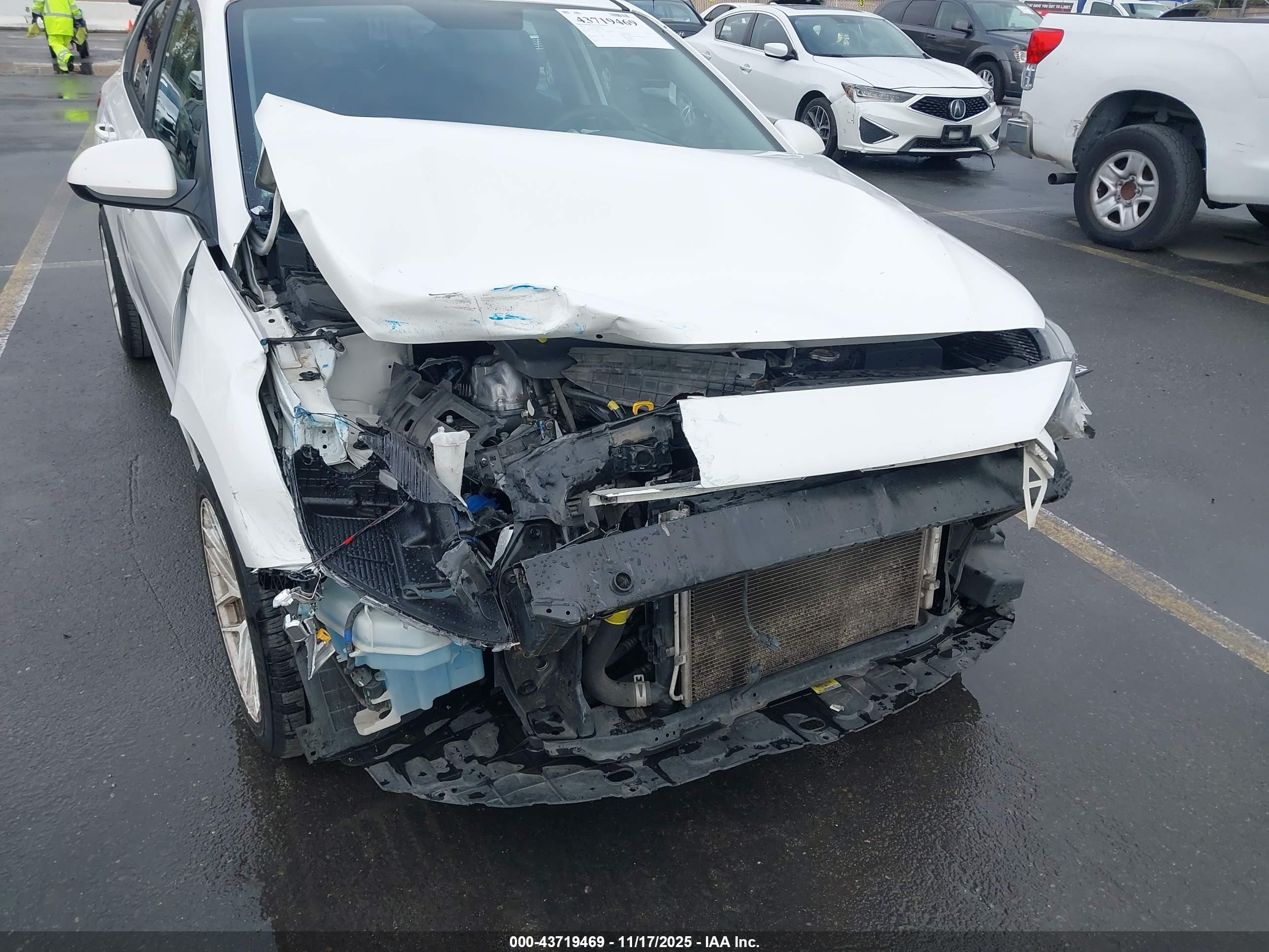 HYUNDAI ACCENT image 6