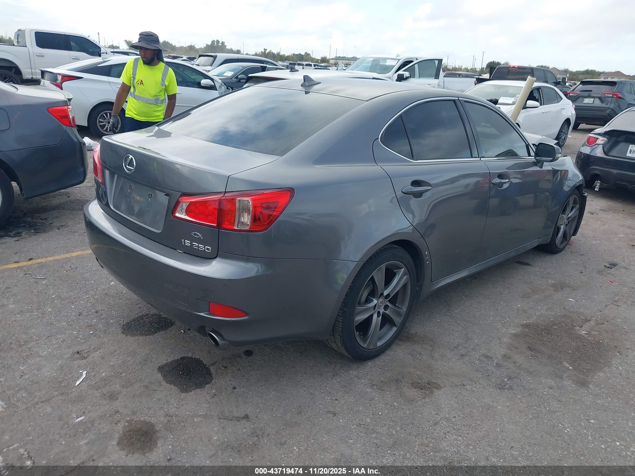 LEXUS IS image 4