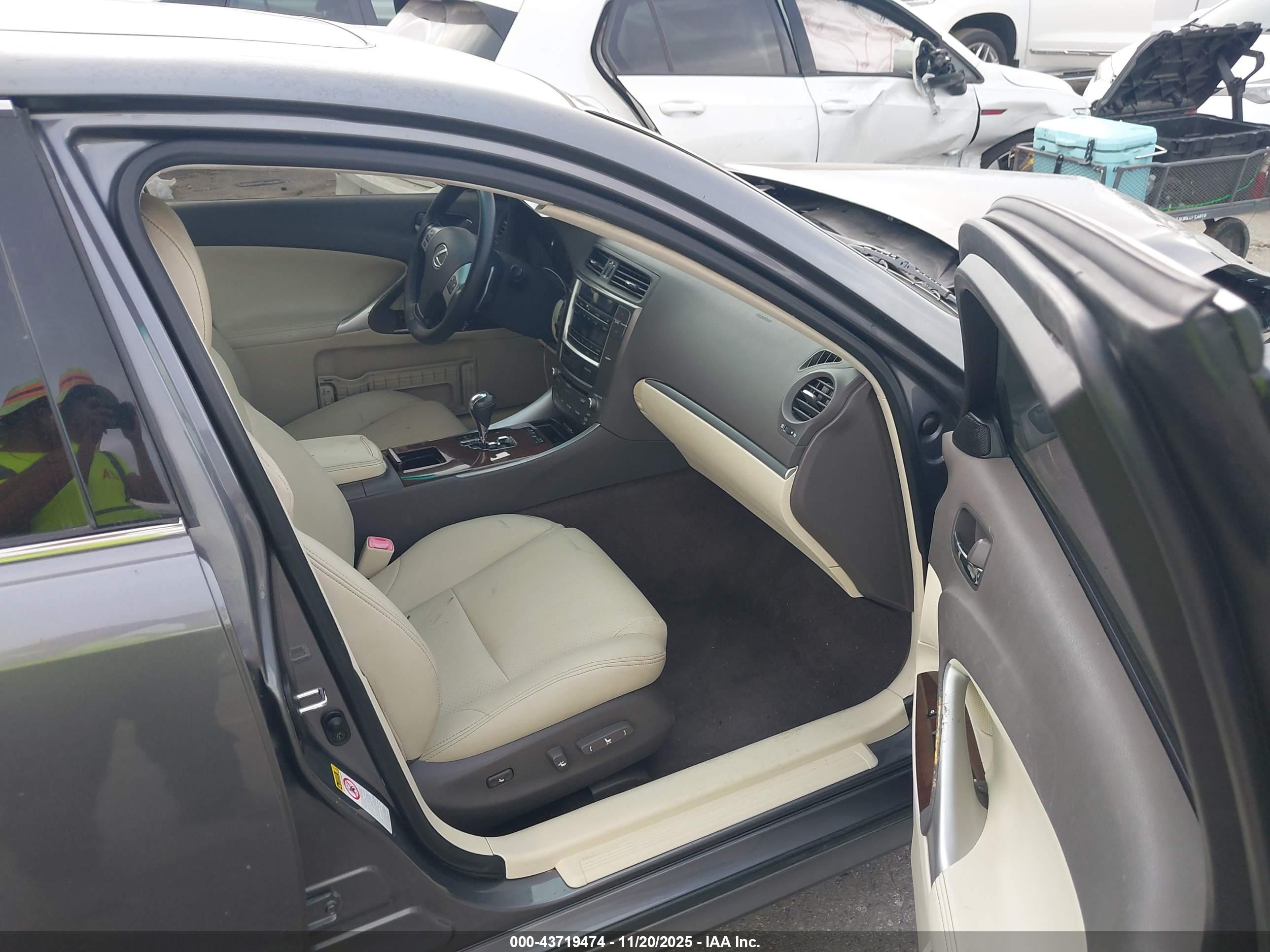 LEXUS IS image 5