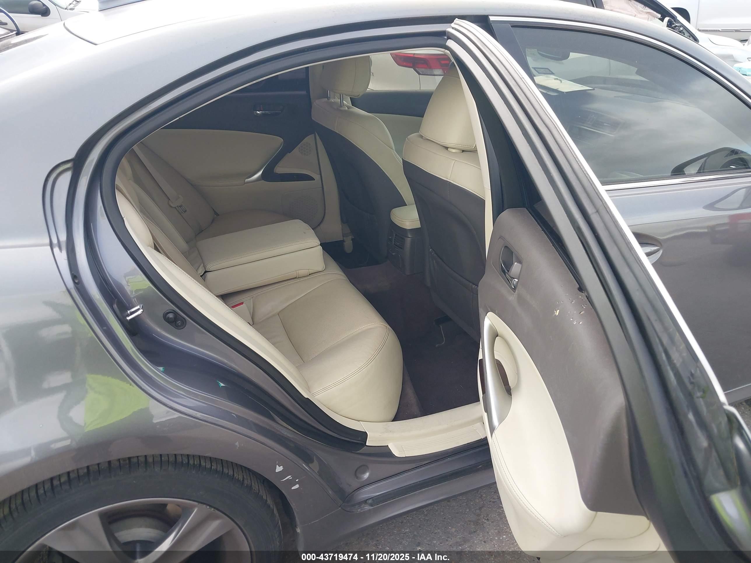 LEXUS IS image 8