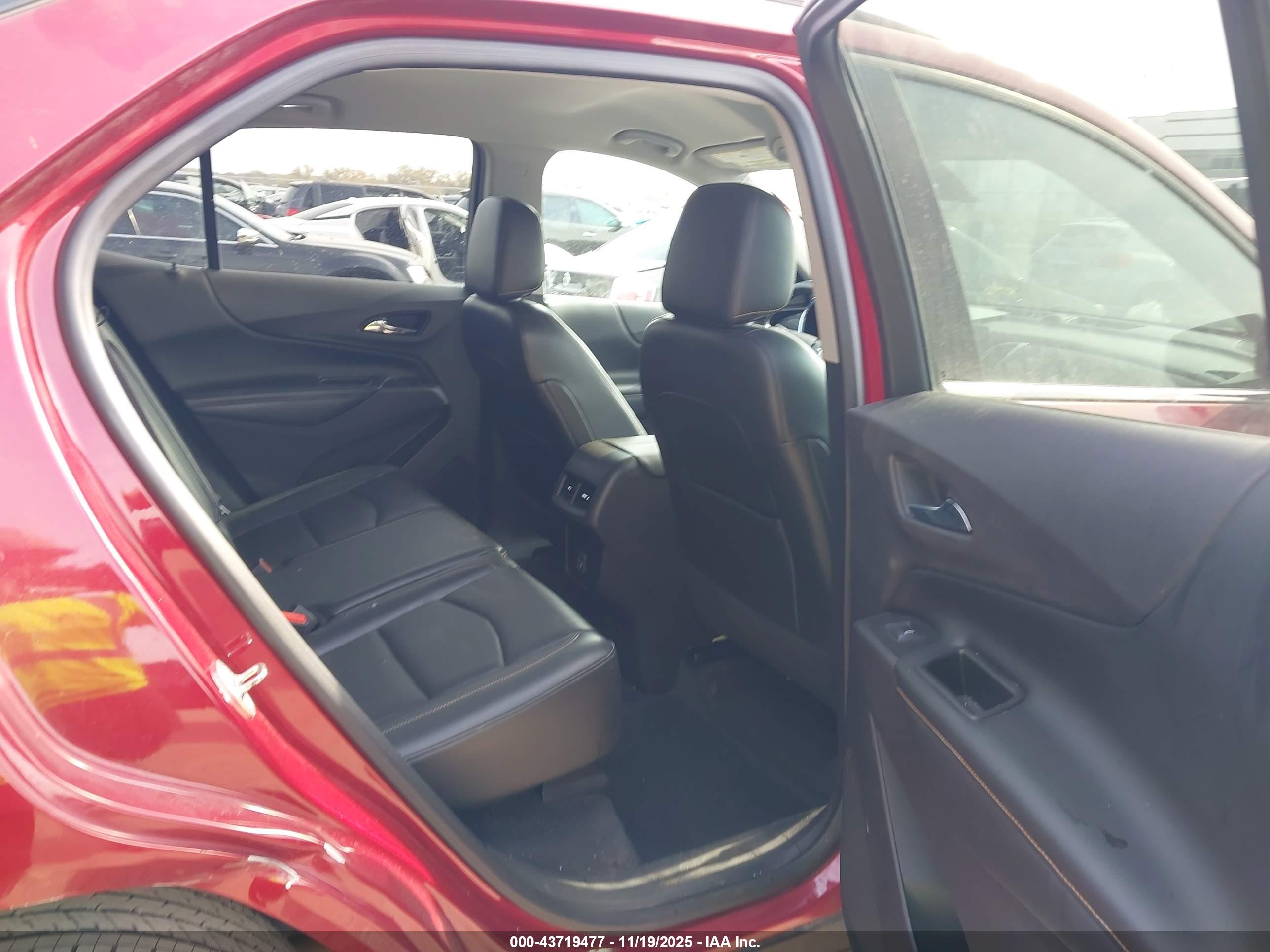 CHEVROLET EQUINOX image 8