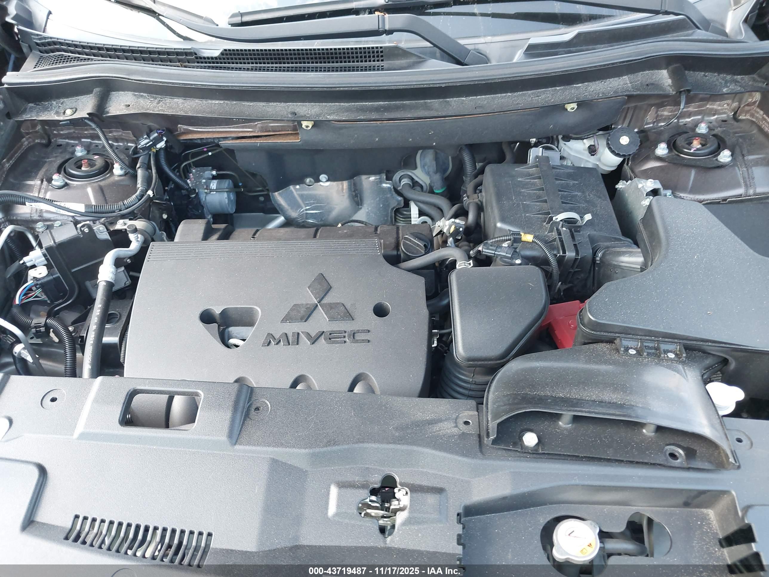 MITSUBISHI OUTLANDER image 10