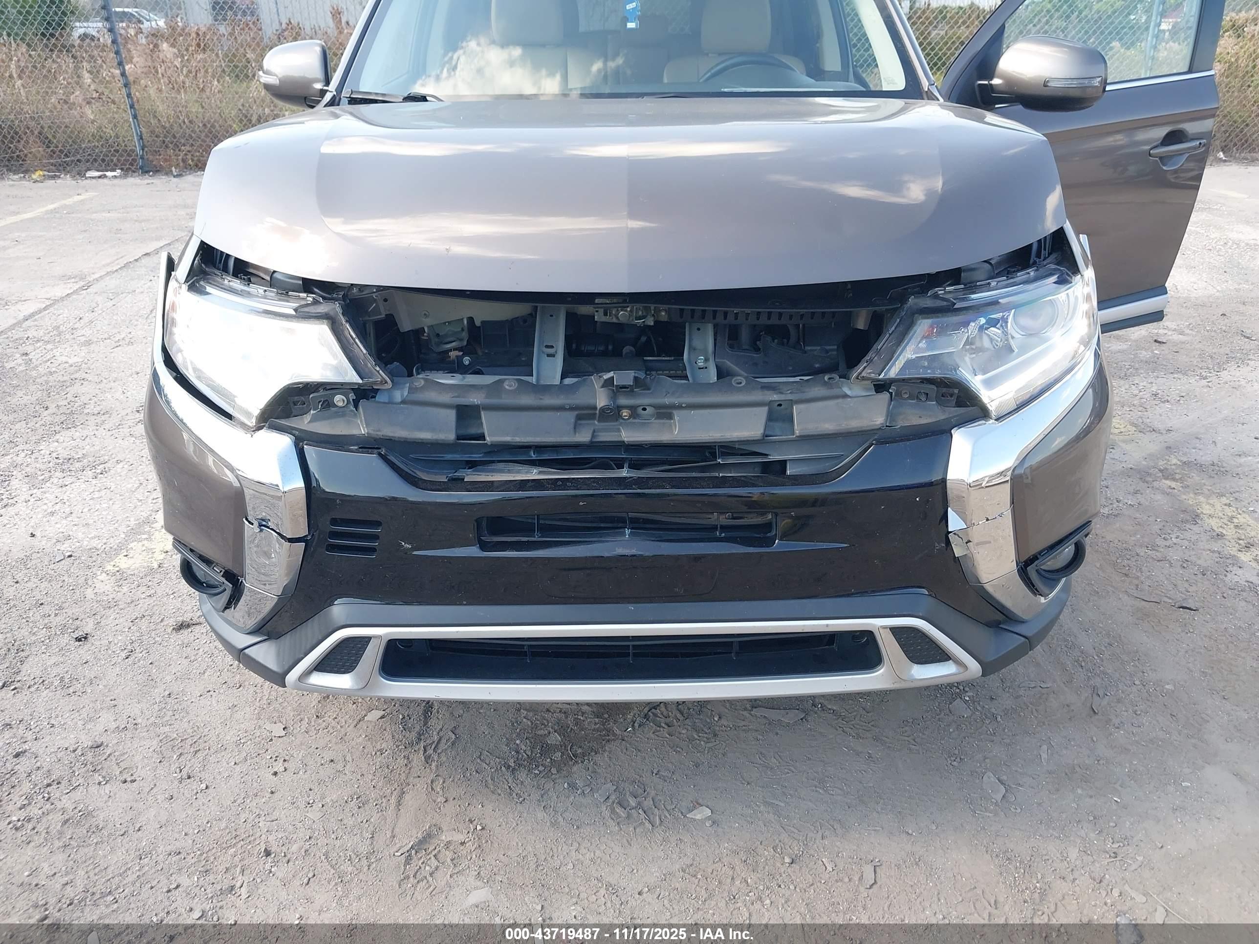 MITSUBISHI OUTLANDER image 6