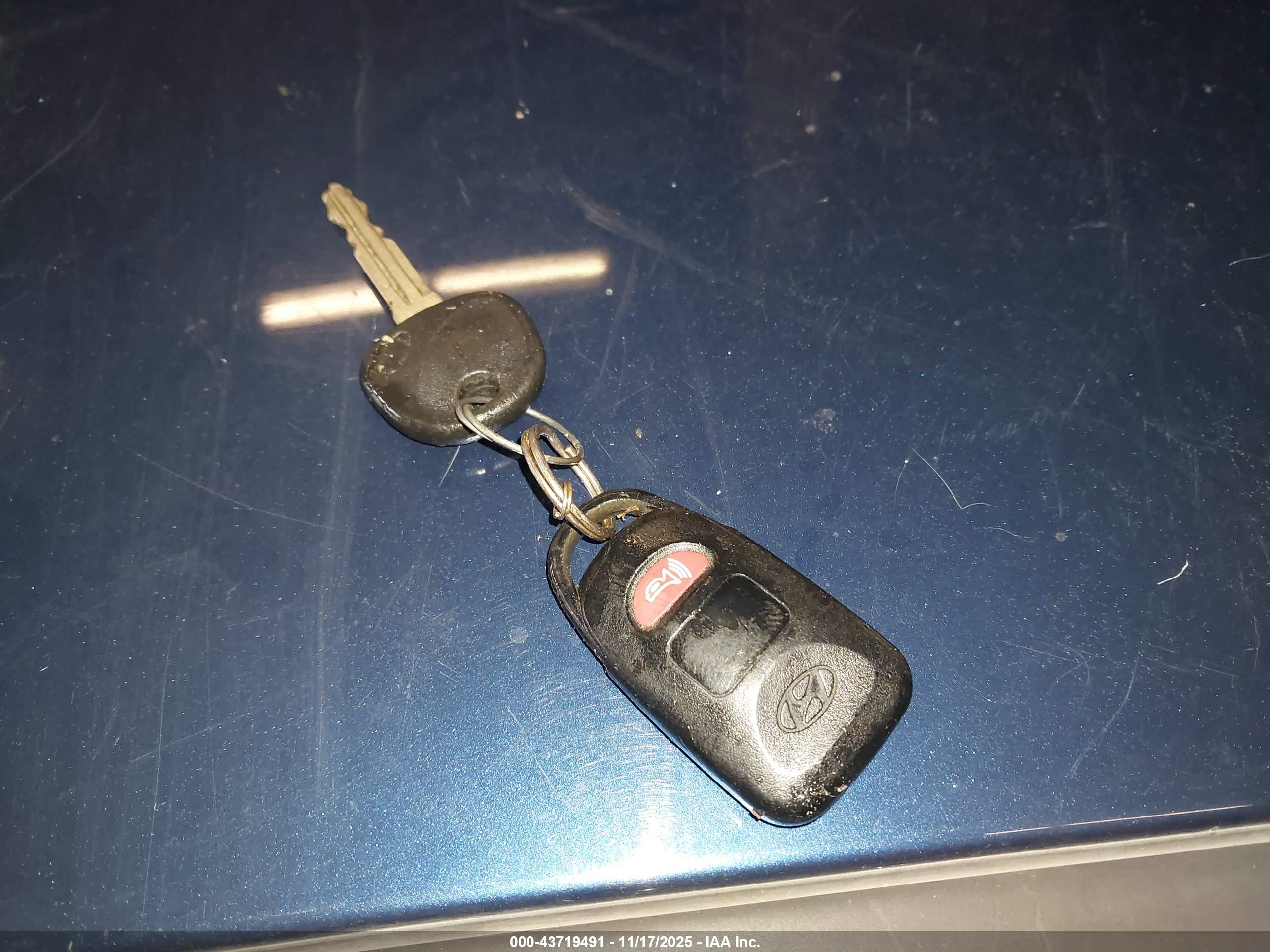 HYUNDAI ELANTRA image 11