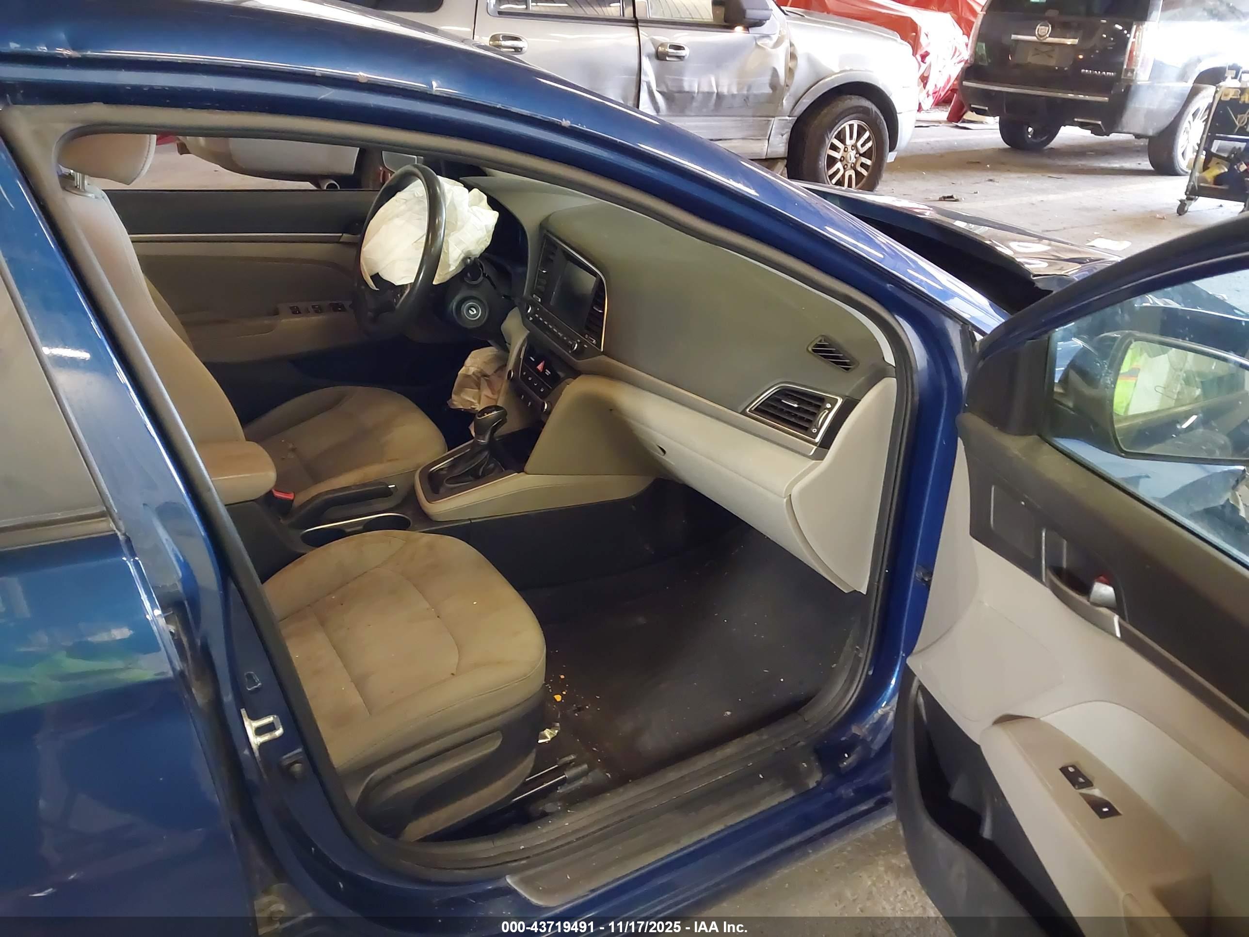 HYUNDAI ELANTRA image 5