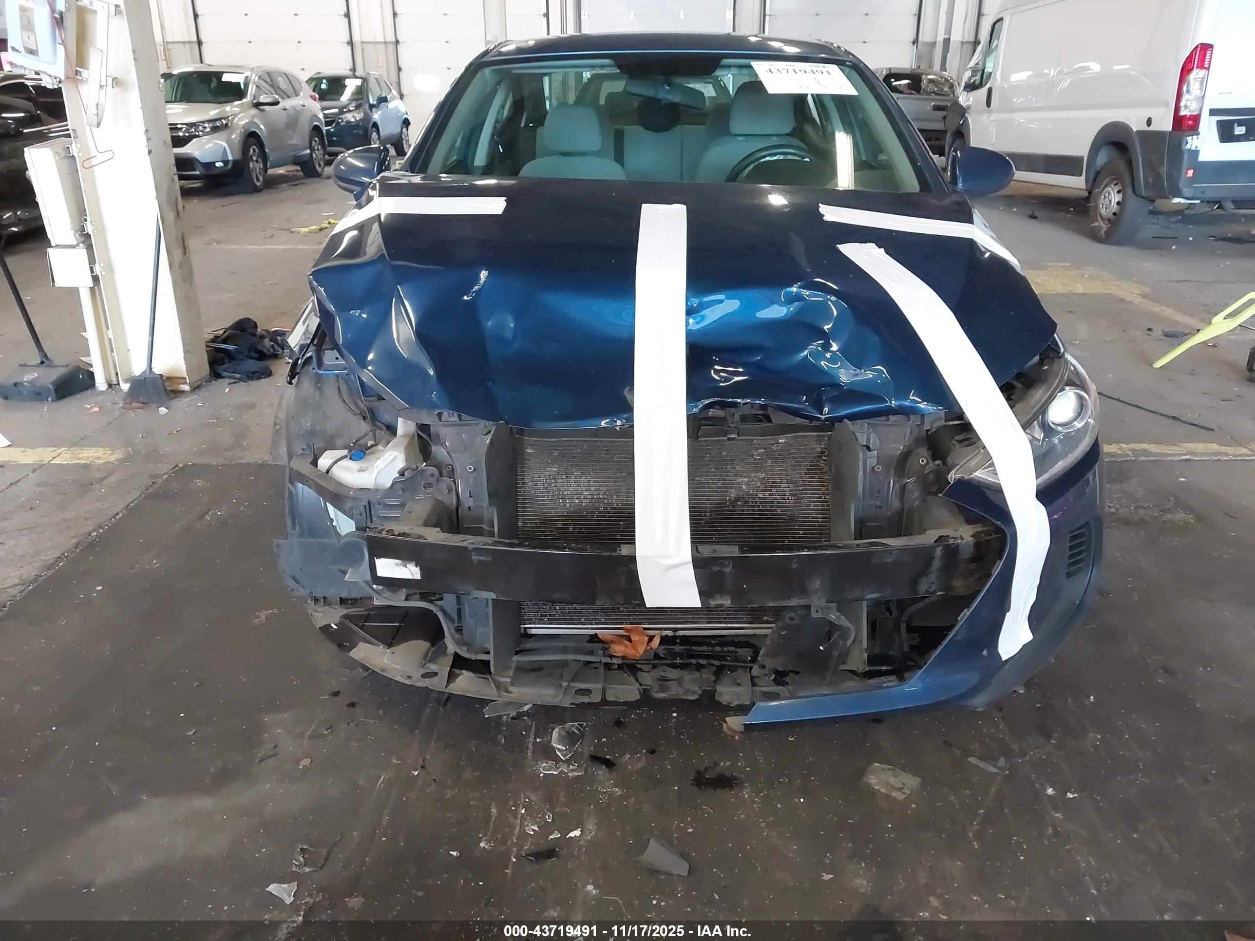 HYUNDAI ELANTRA image 6
