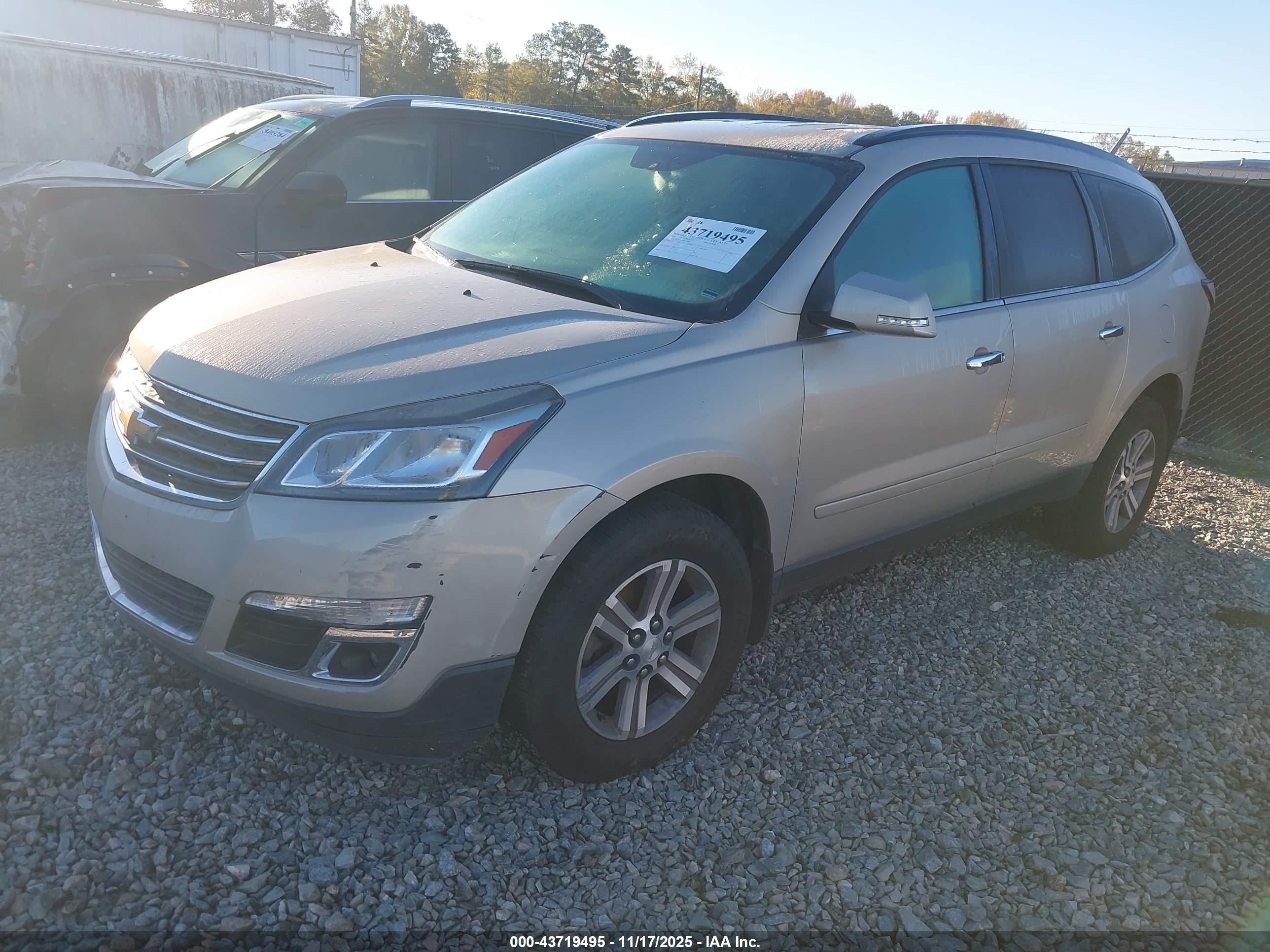 CHEVROLET TRAVERSE image 2