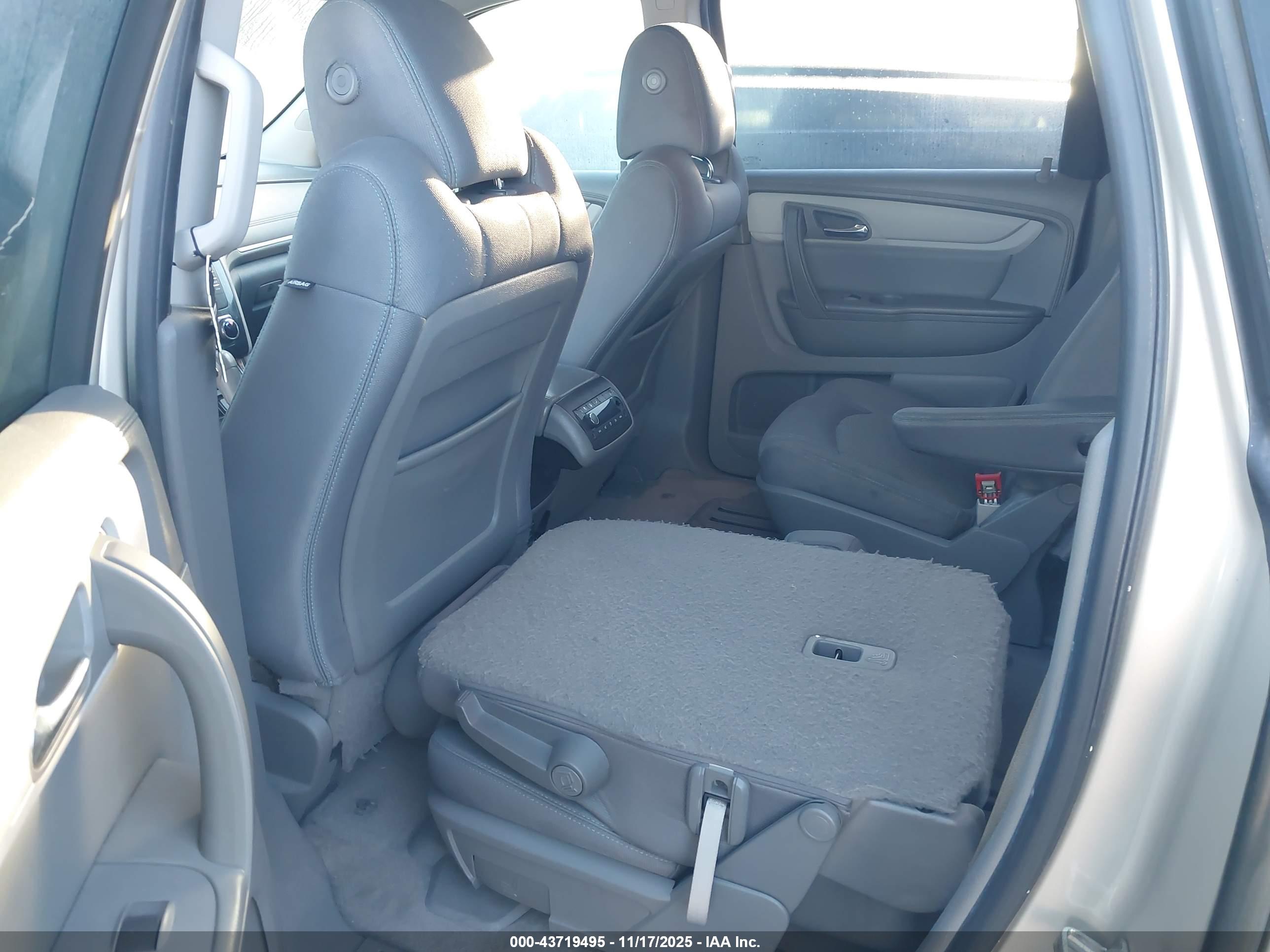 CHEVROLET TRAVERSE image 8