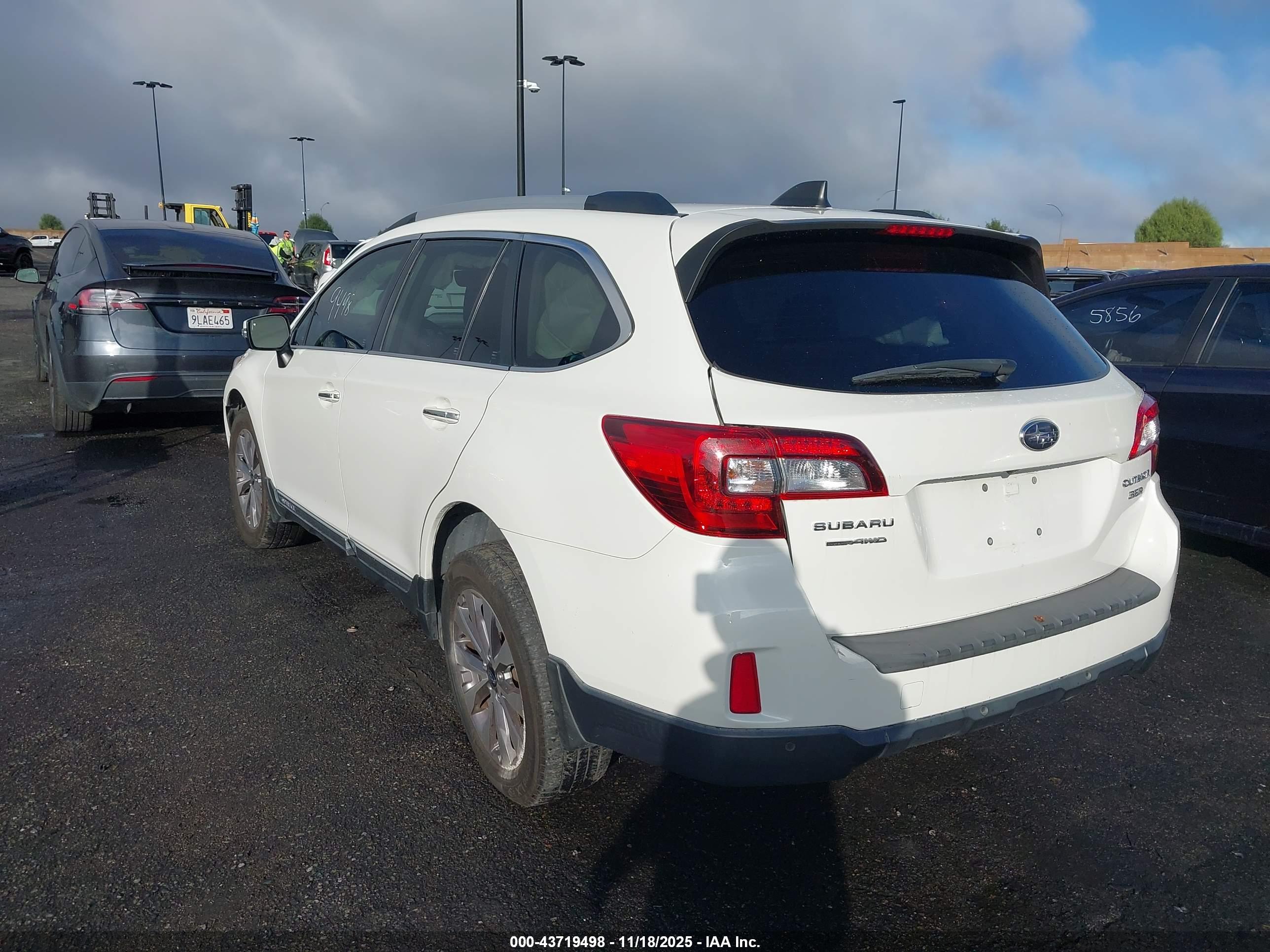 SUBARU OUTBACK image 3